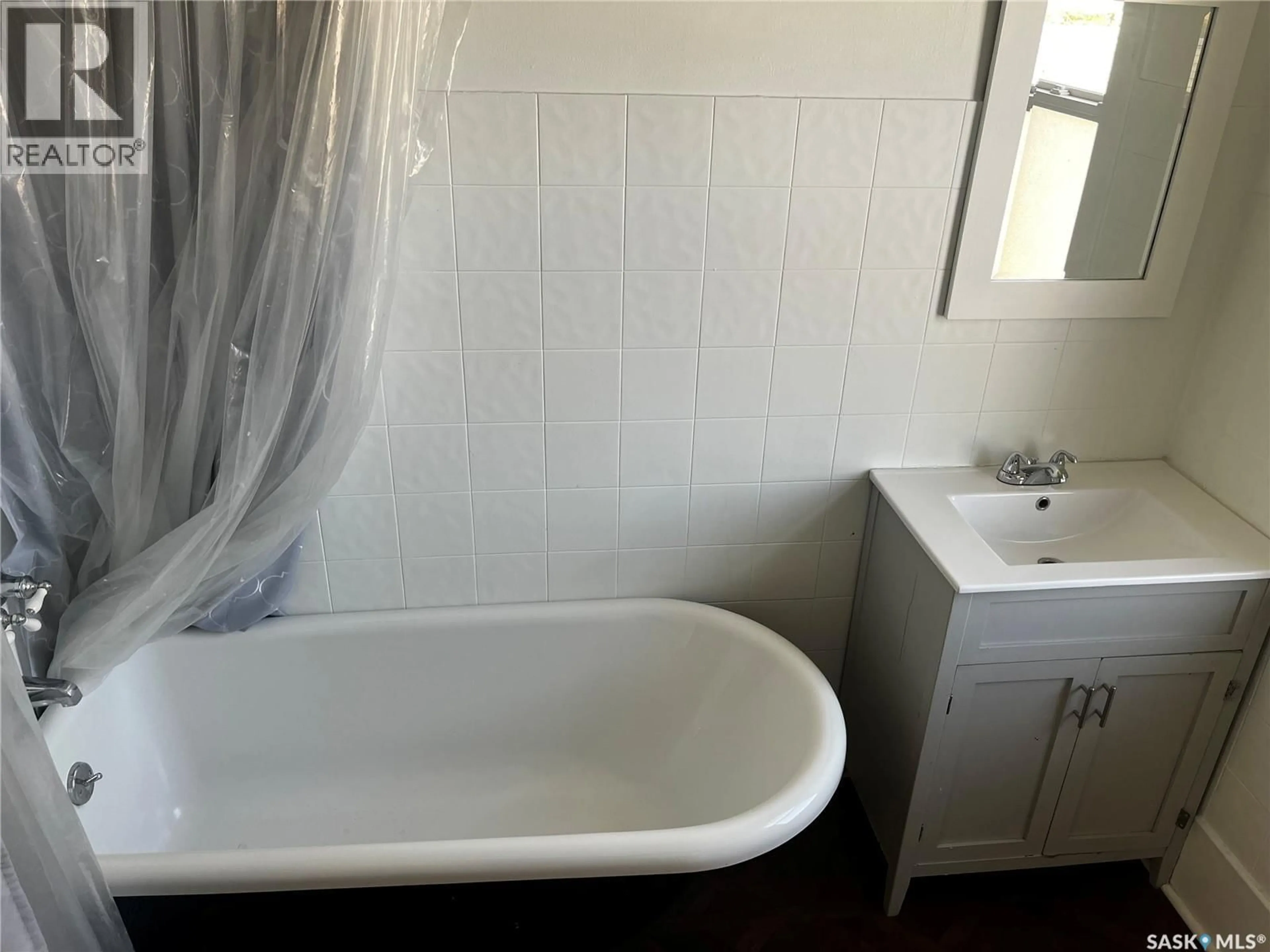 Standard bathroom, ceramic/tile floor for 1940 ARGYLE STREET, Regina Saskatchewan S4T3S5