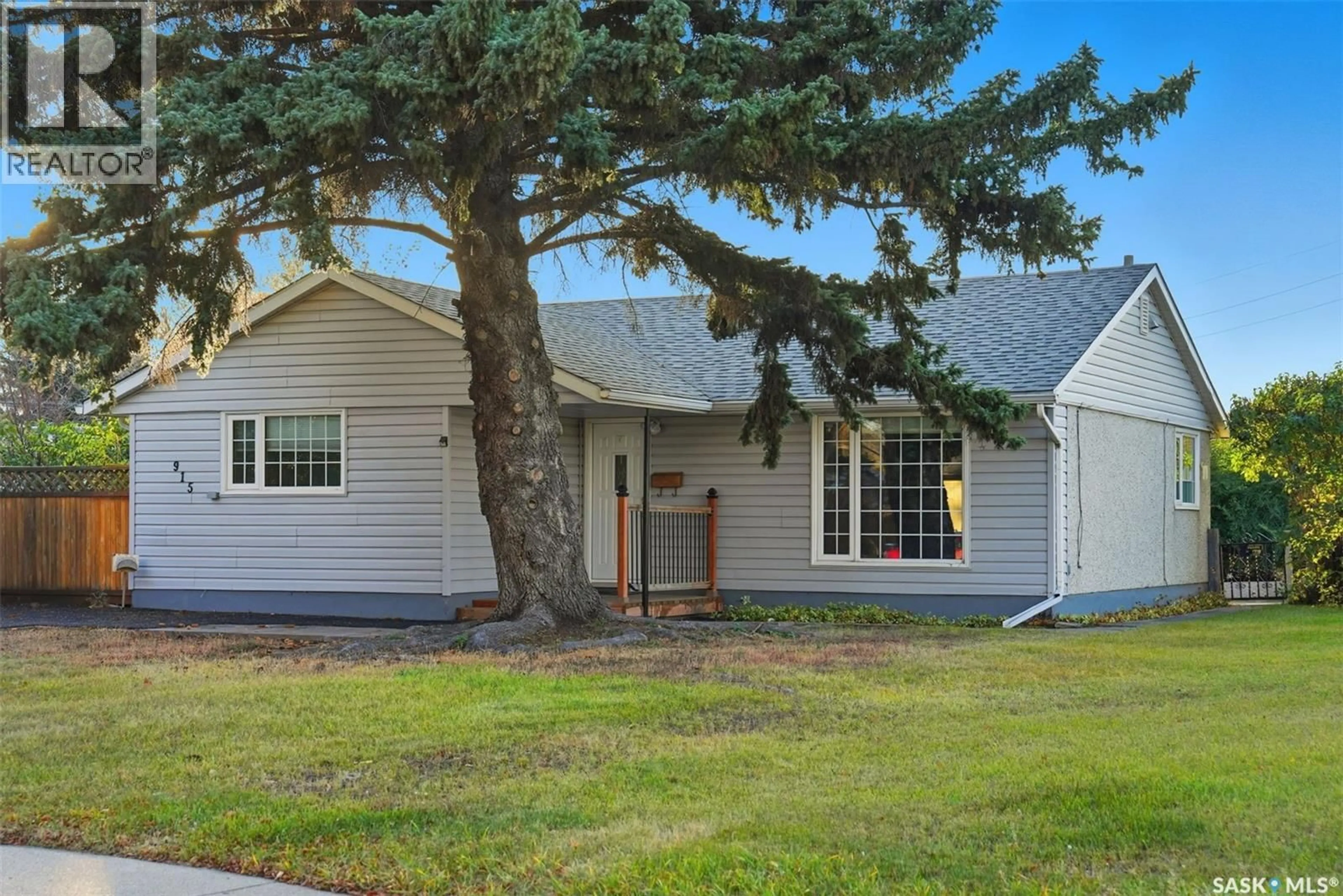 Home with vinyl exterior material, street for 915 X AVENUE, Saskatoon Saskatchewan S7L3K5