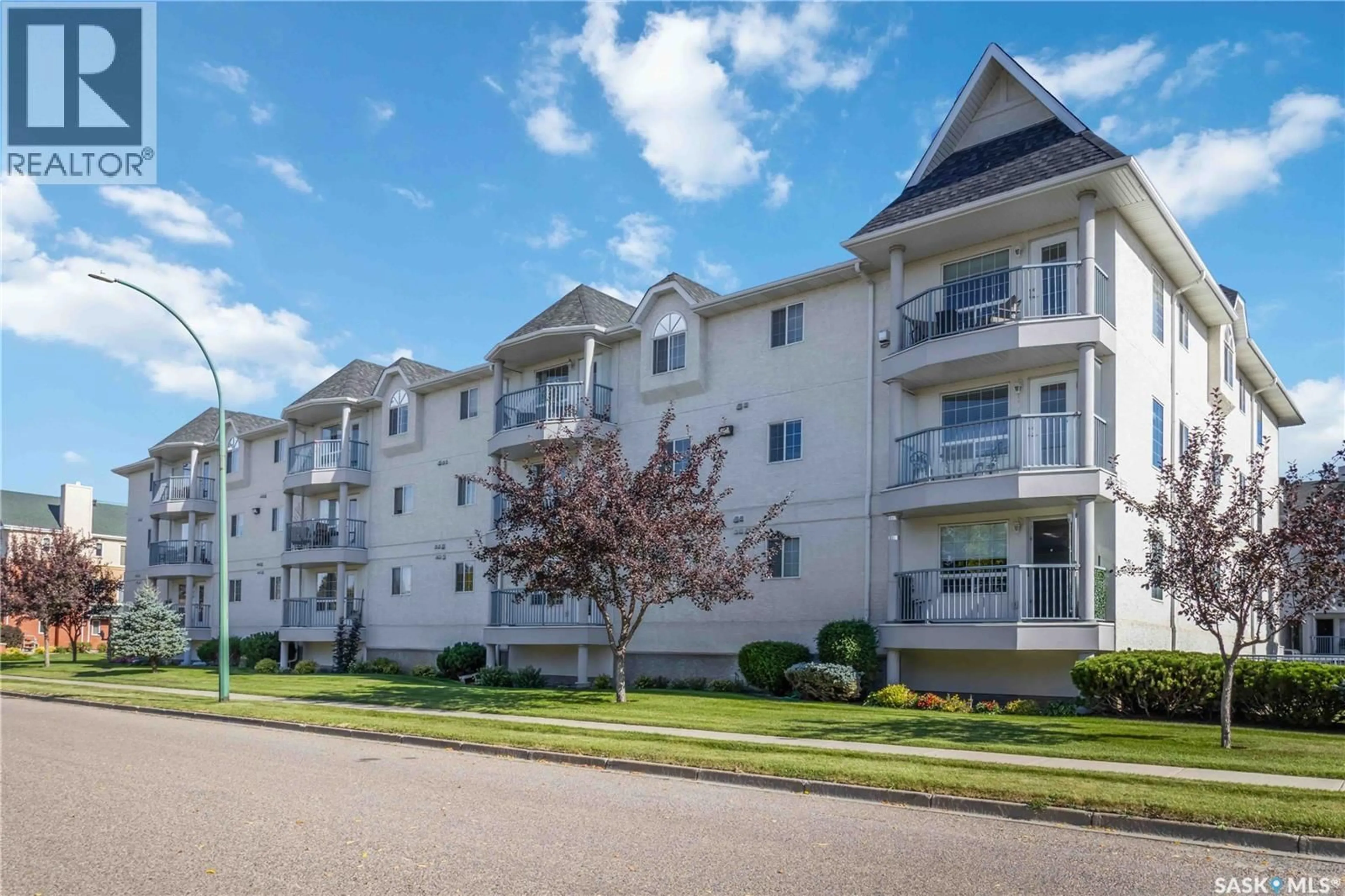Patio, unknown for 930 - 205 HERITAGE VIEW, Saskatoon Saskatchewan S7H5S6