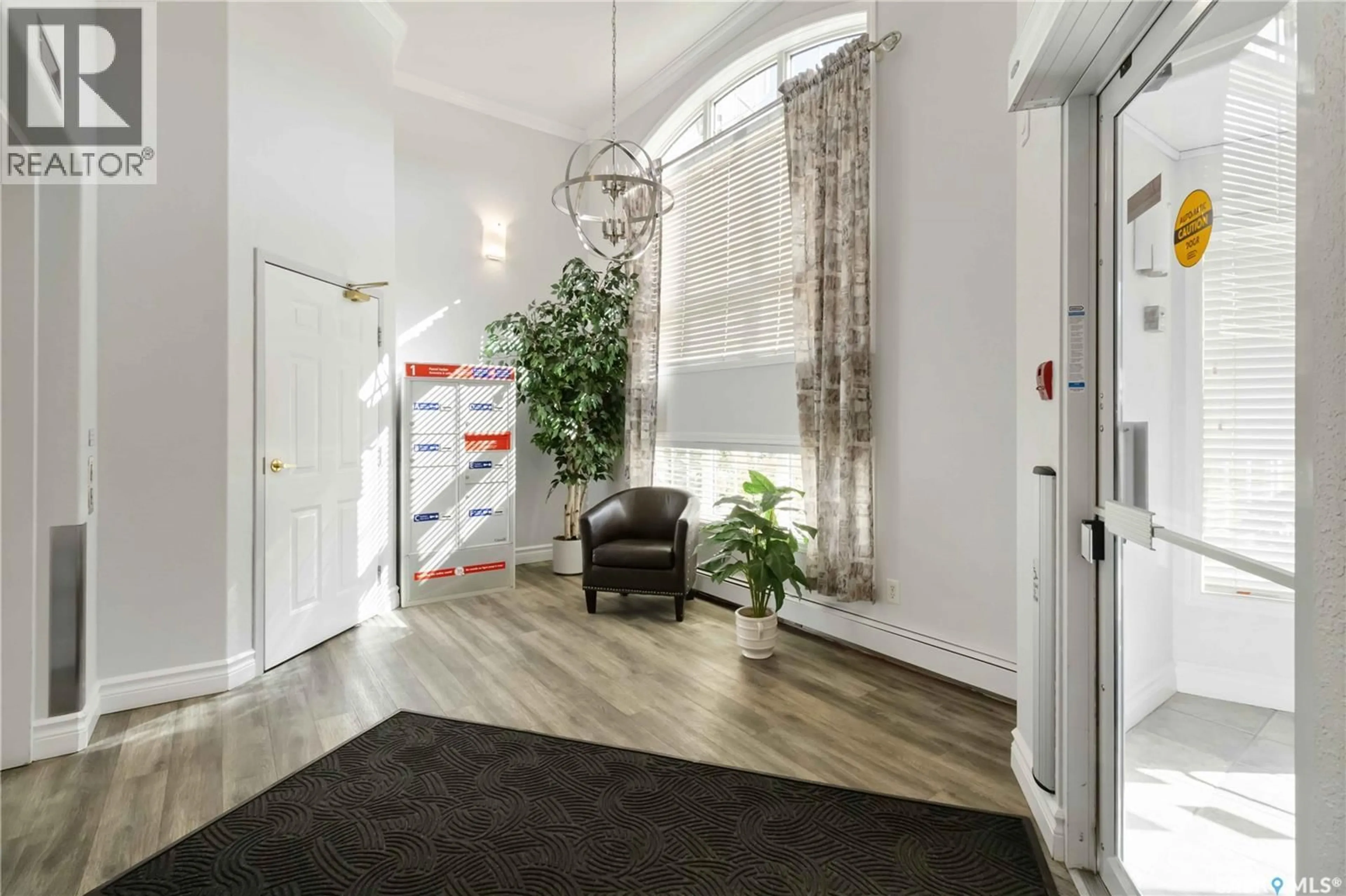 Indoor foyer for 930 - 205 HERITAGE VIEW, Saskatoon Saskatchewan S7H5S6