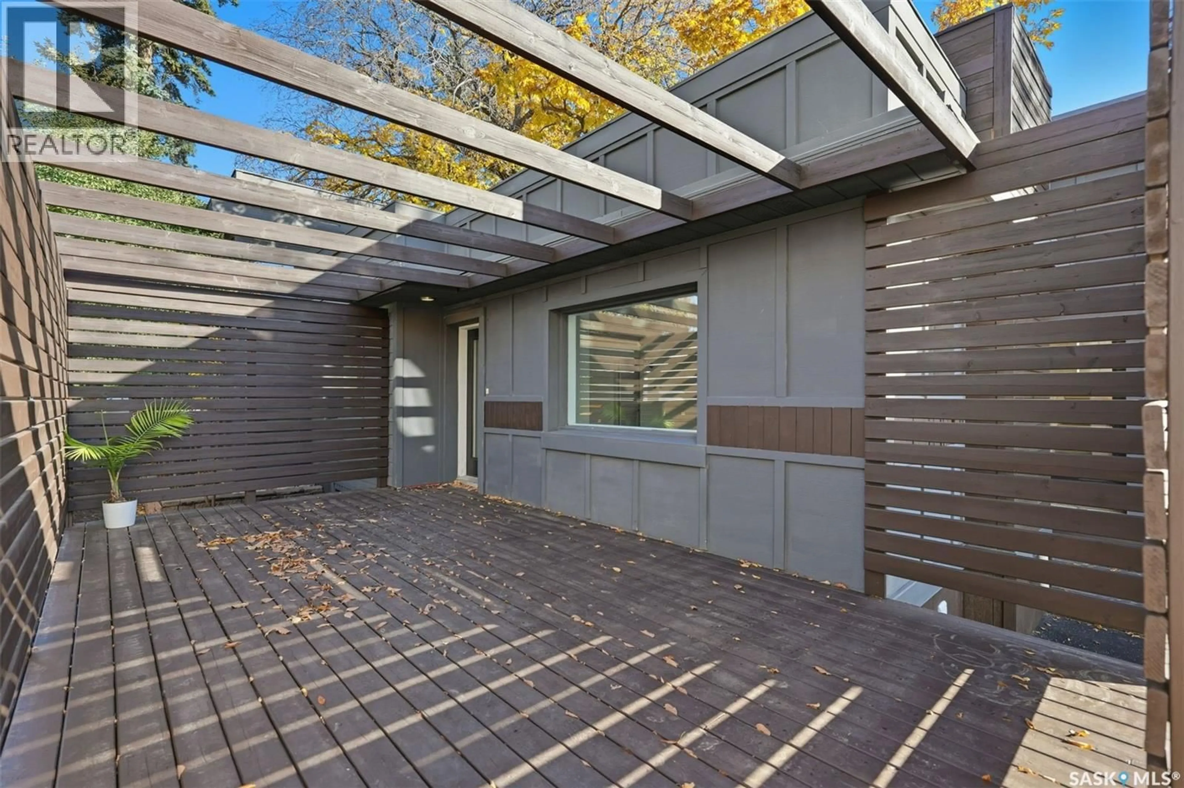 Patio, street for 305 ADELAIDE STREET E, Saskatoon Saskatchewan S7J0H8