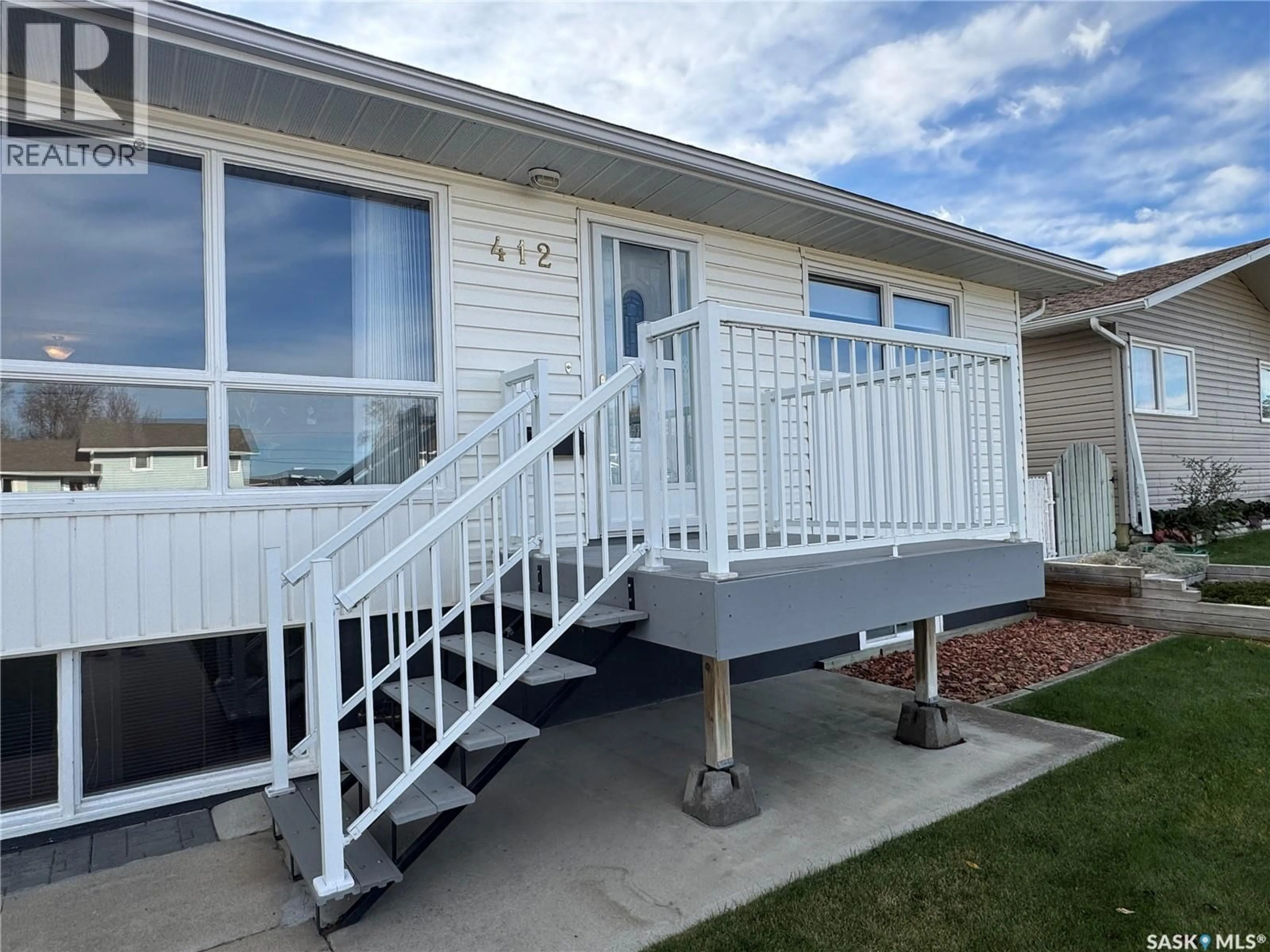 Home with vinyl exterior material, unknown for 412 7TH AVENUE, Biggar Saskatchewan S0K0M0