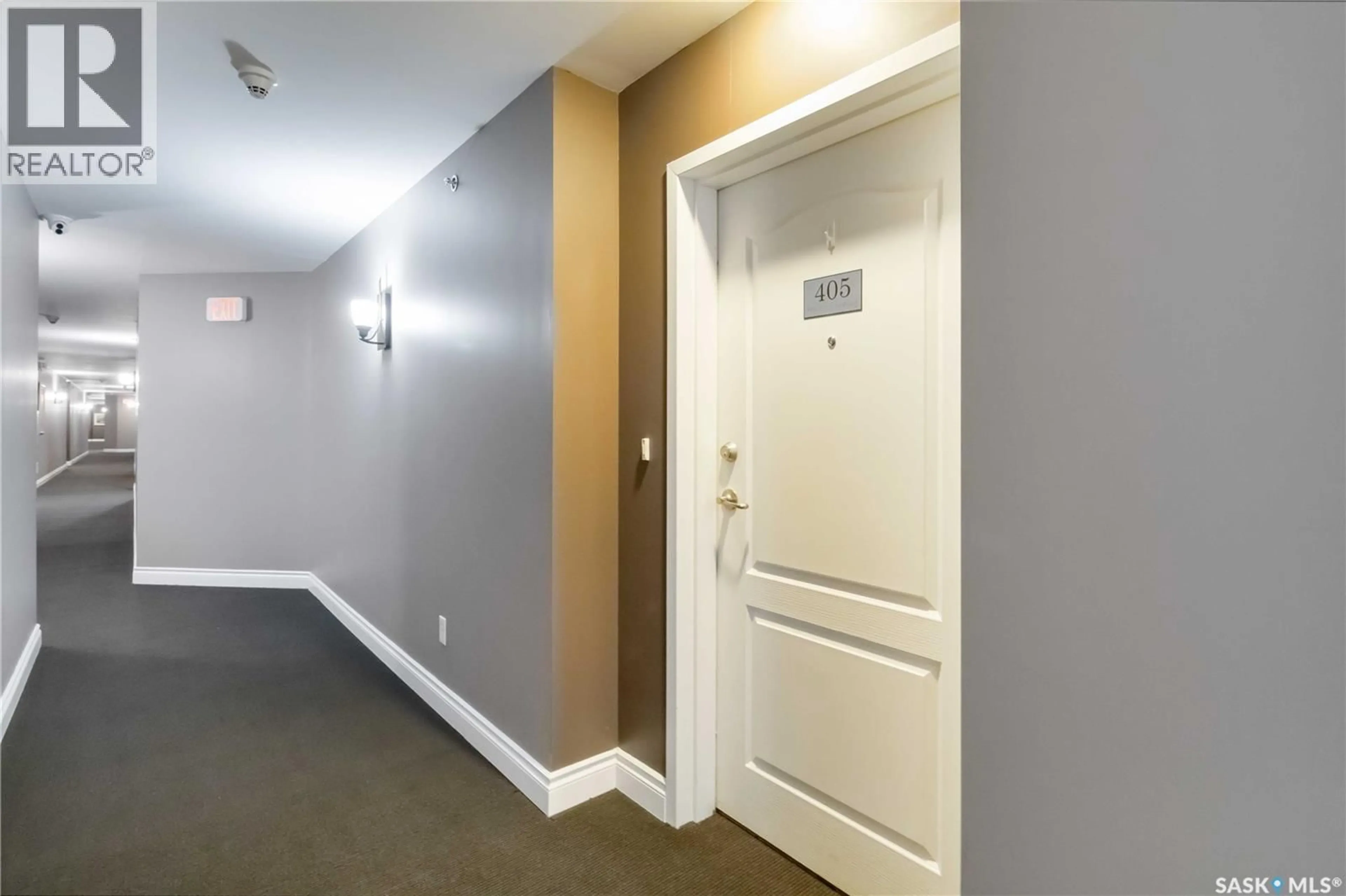 Indoor foyer for 405 102 KINGSMERE PLACE, Saskatoon Saskatchewan S7J2K3