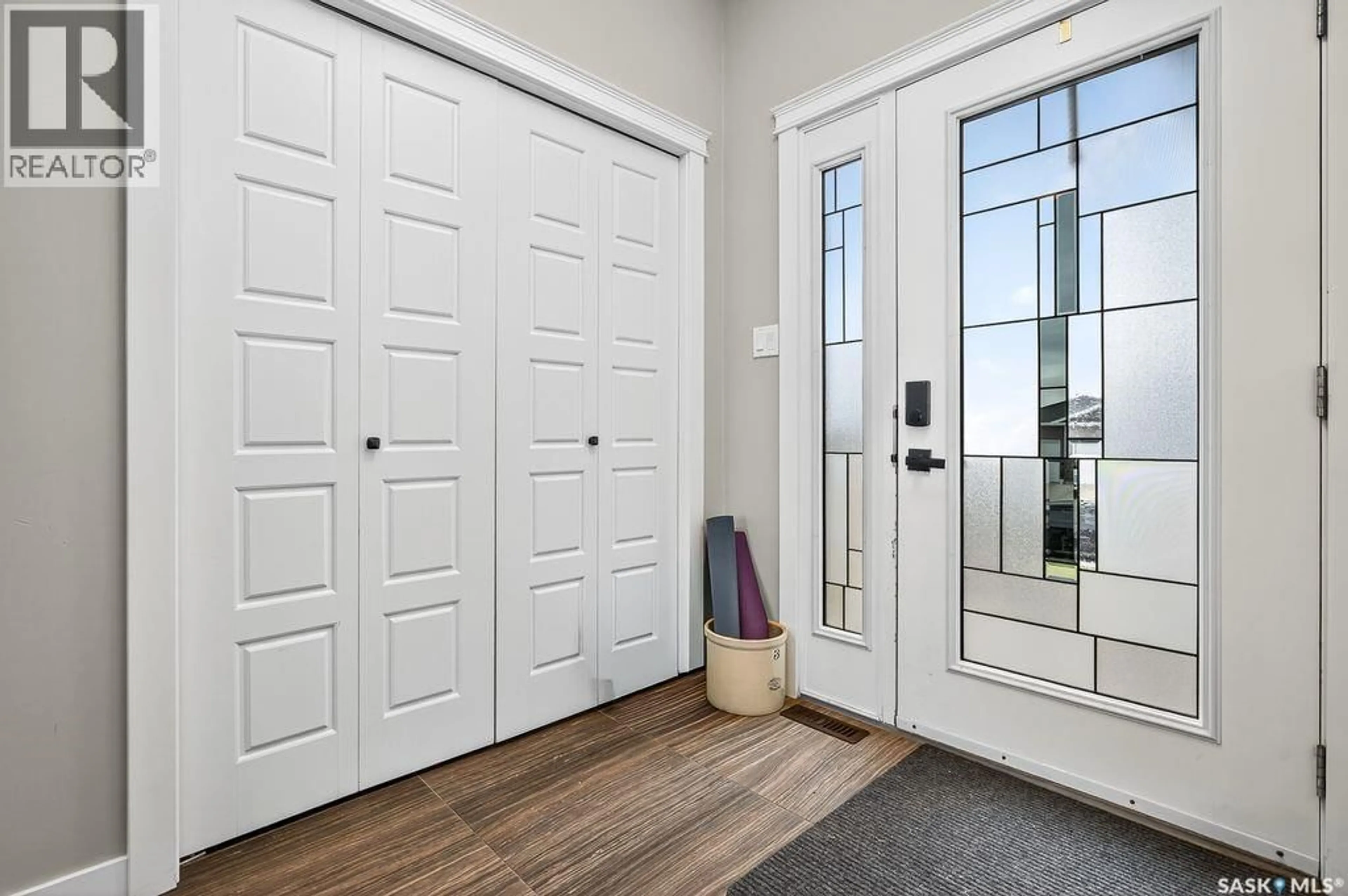 Indoor entryway for 171 WELLINGTON DRIVE, Moose Jaw Saskatchewan S6K0A6
