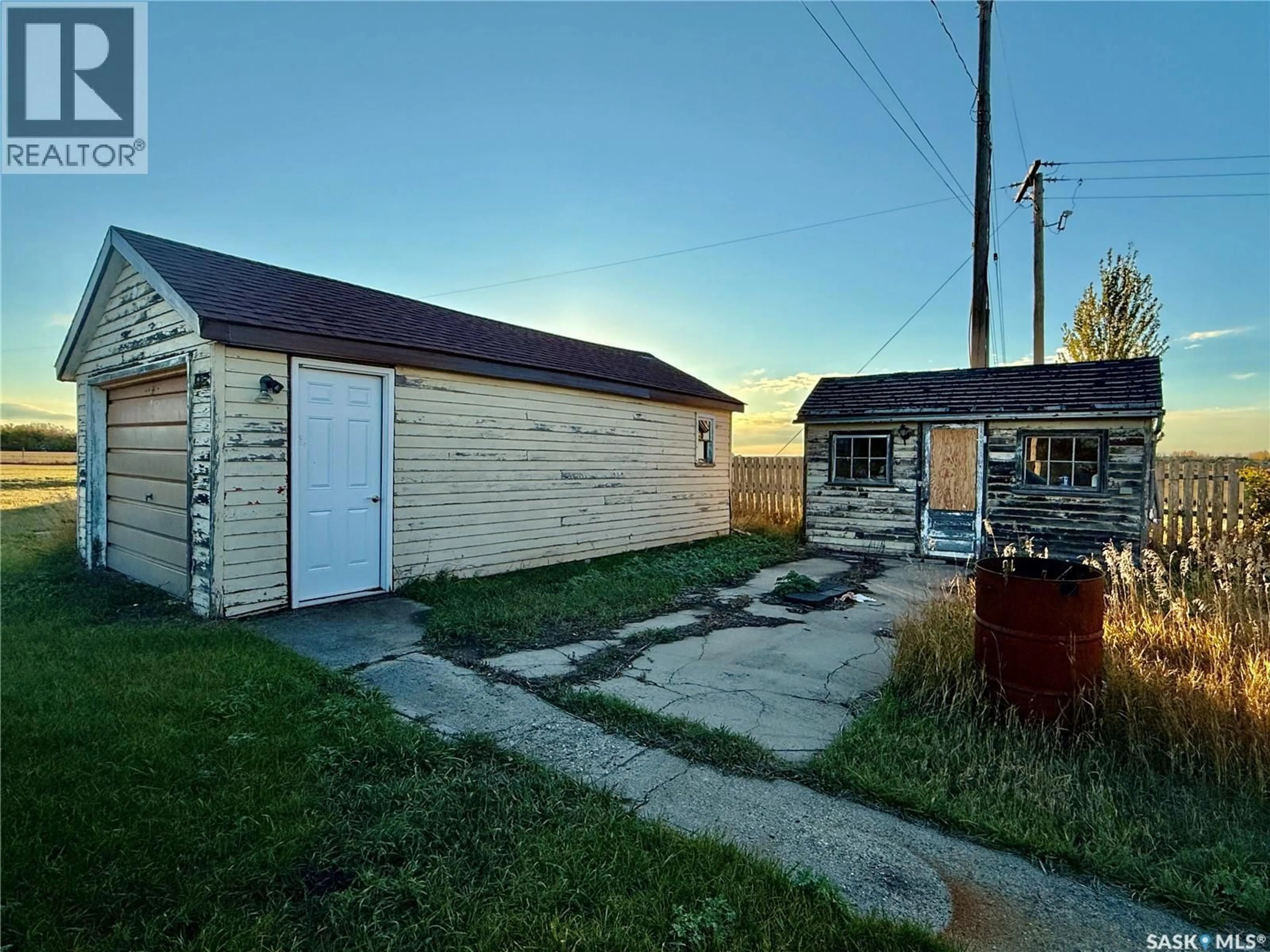 A pic from outside/outdoor area/front of a property/back of a property/a pic from drone, street for 100 MAIN STREET, Aylesbury Saskatchewan S0G0B0