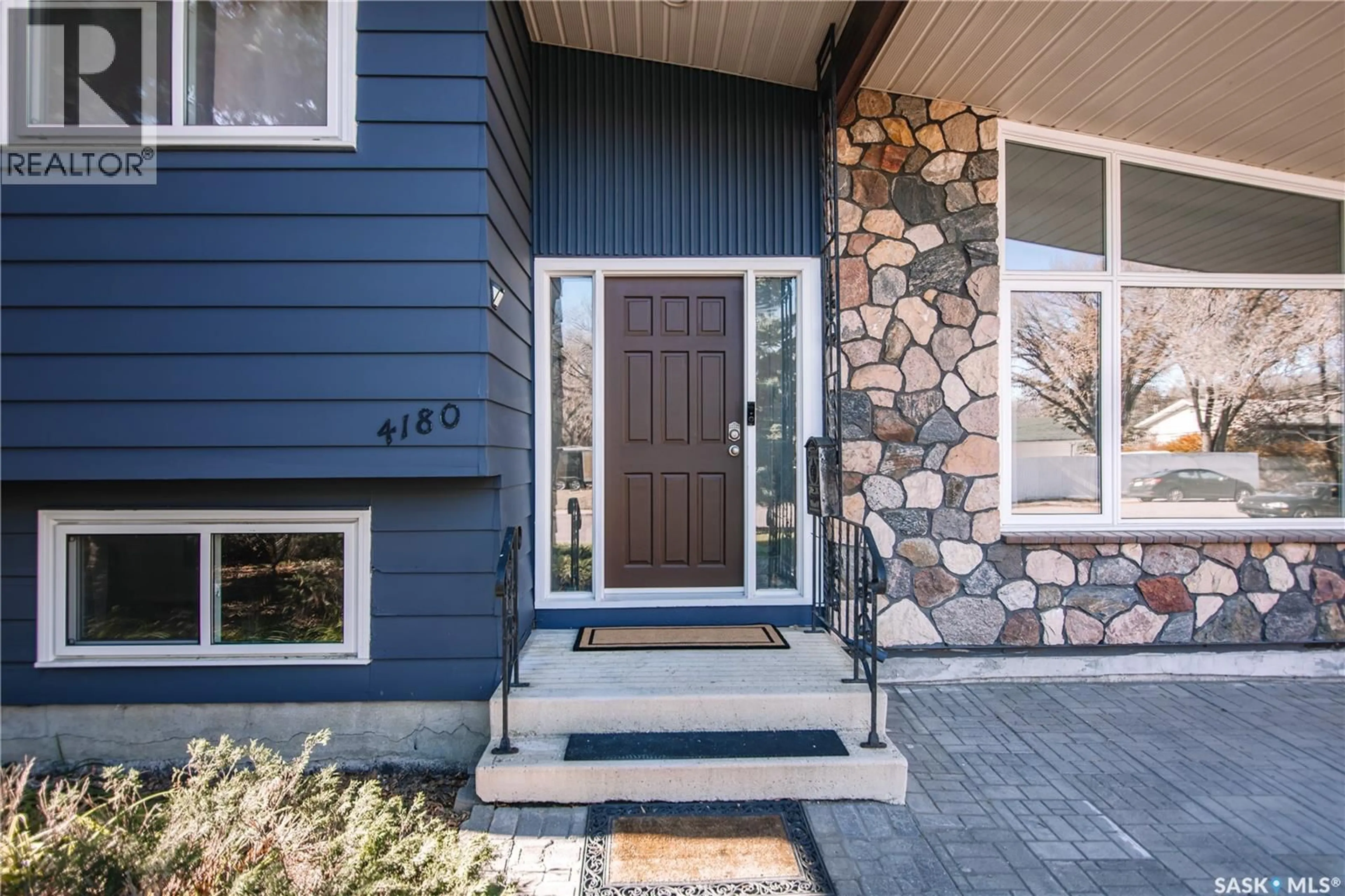 Indoor entryway for 4180 PRINCESS STREET, Regina Saskatchewan S4S3N3