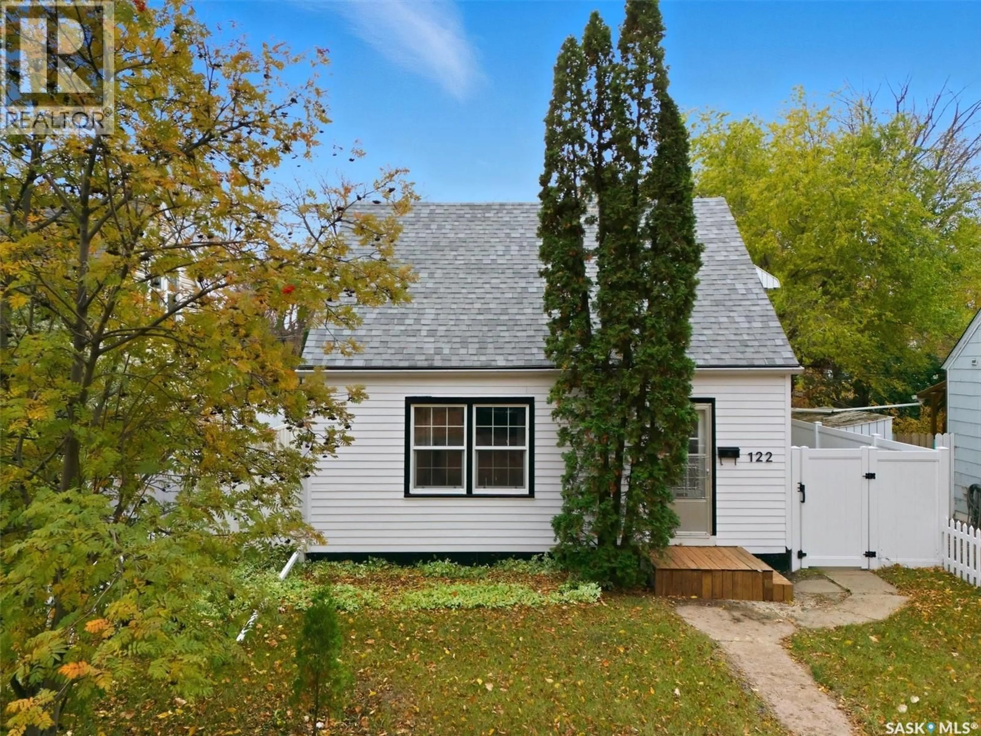 Home with vinyl exterior material, street for 122 WILLOW STREET, Saskatoon Saskatchewan S7J0C2