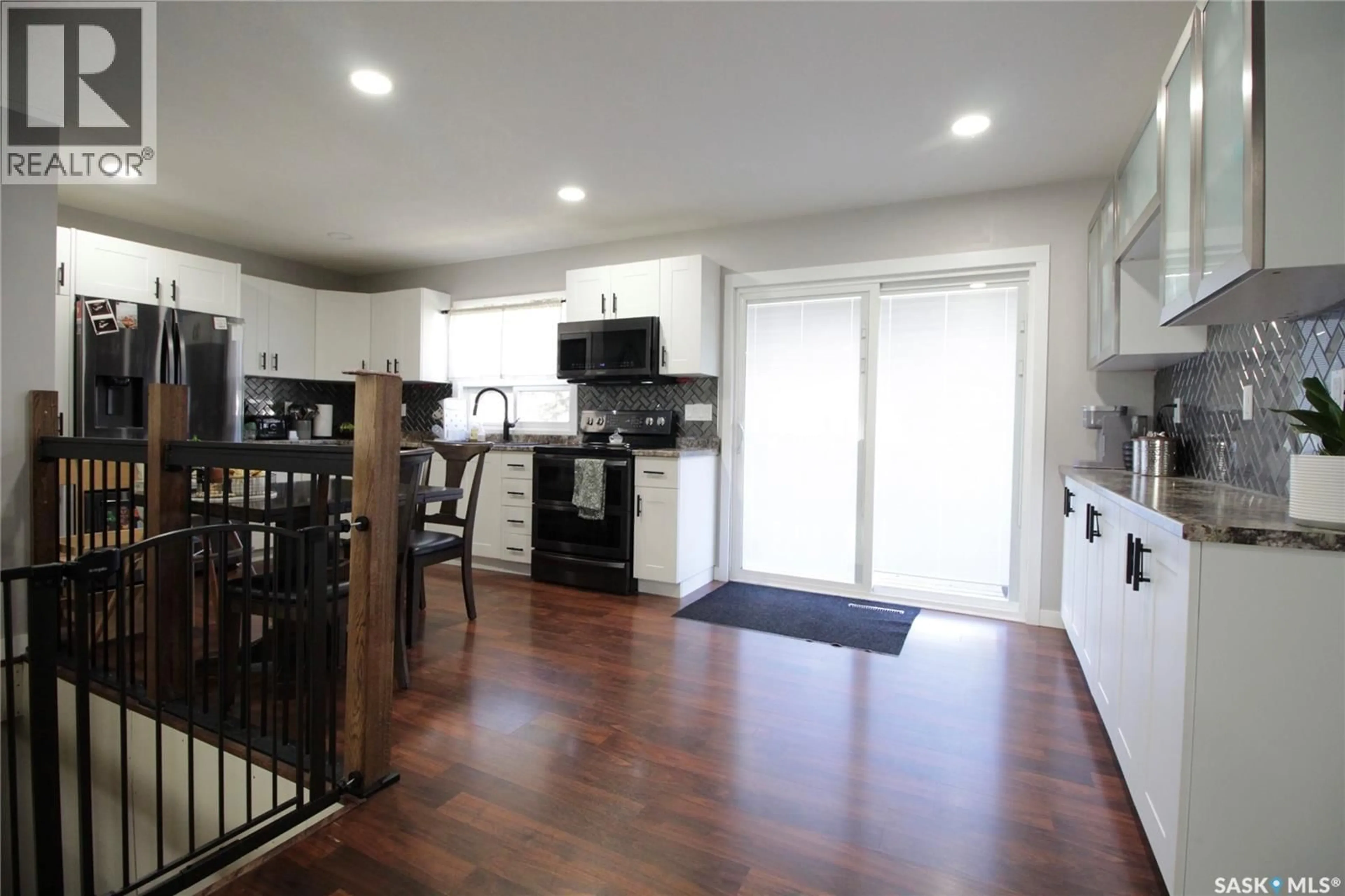 Open concept kitchen, unknown for 916 MOOSE STREET, Moosomin Saskatchewan S0G3N0