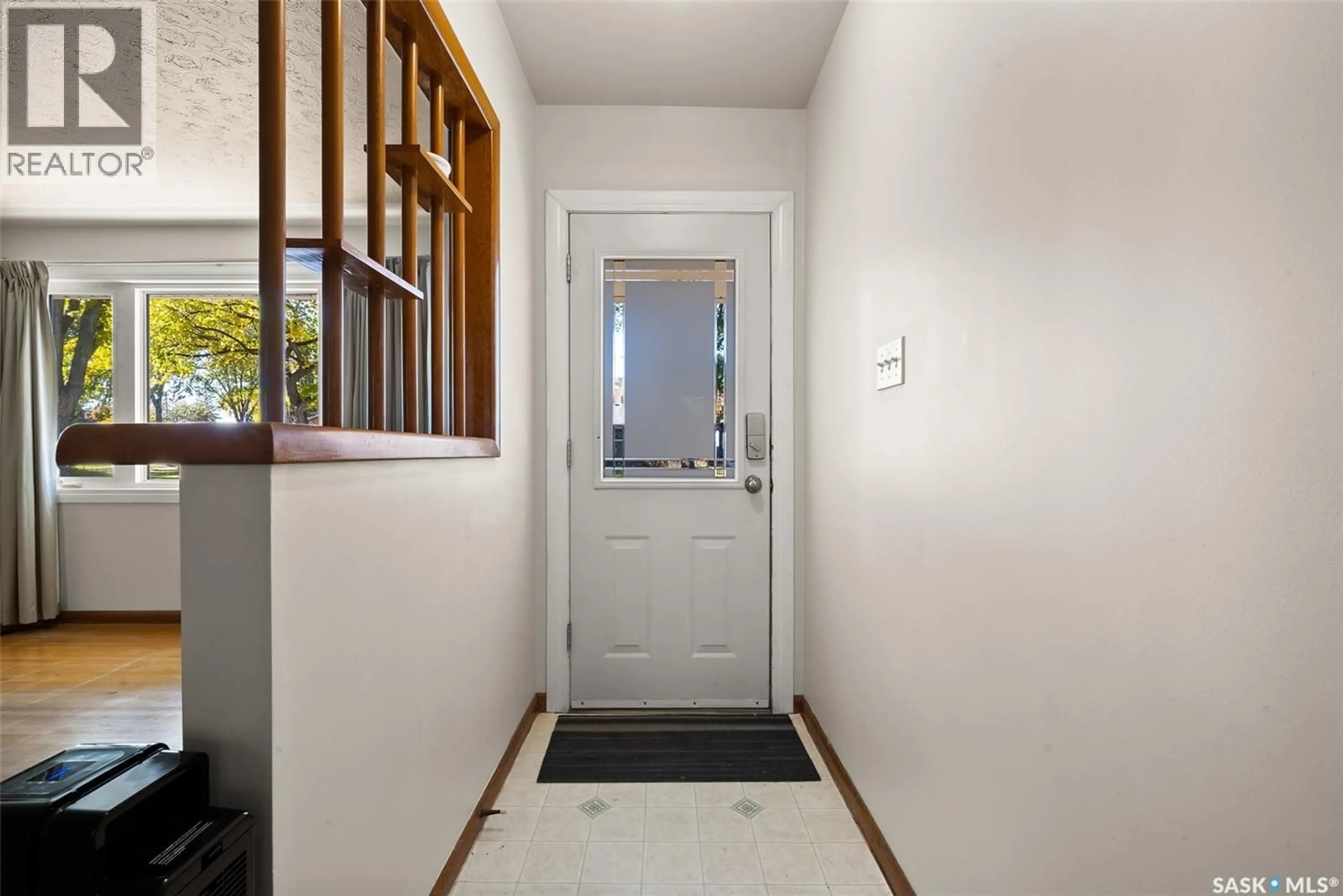 Indoor entryway for 117 LANGLEY STREET, Regina Saskatchewan S4S3V7