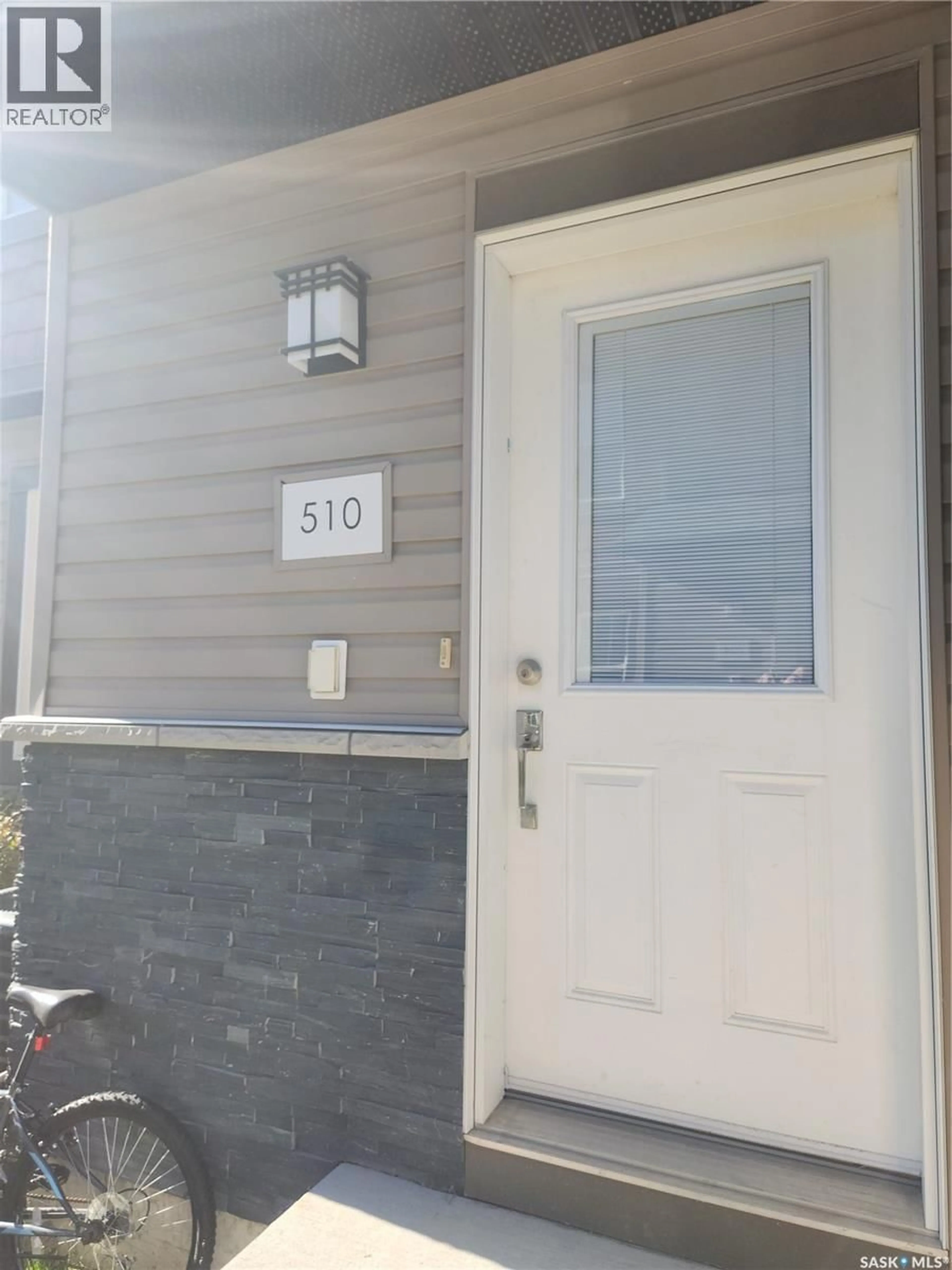 Indoor entryway for 1015 - 510 PATRICK CRESCENT, Saskatoon Saskatchewan S7W0M3