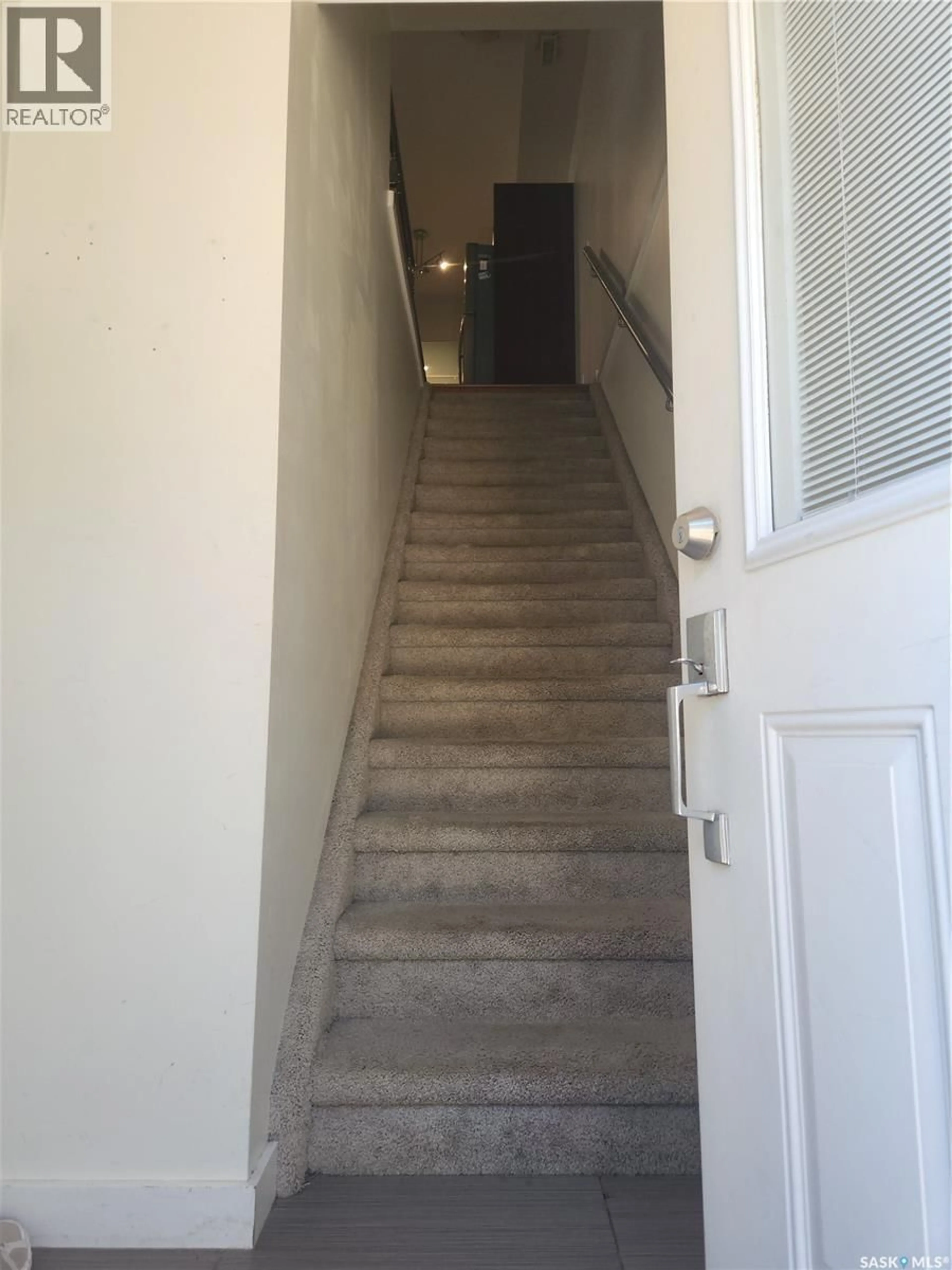 Stairs for 1015 - 510 PATRICK CRESCENT, Saskatoon Saskatchewan S7W0M3