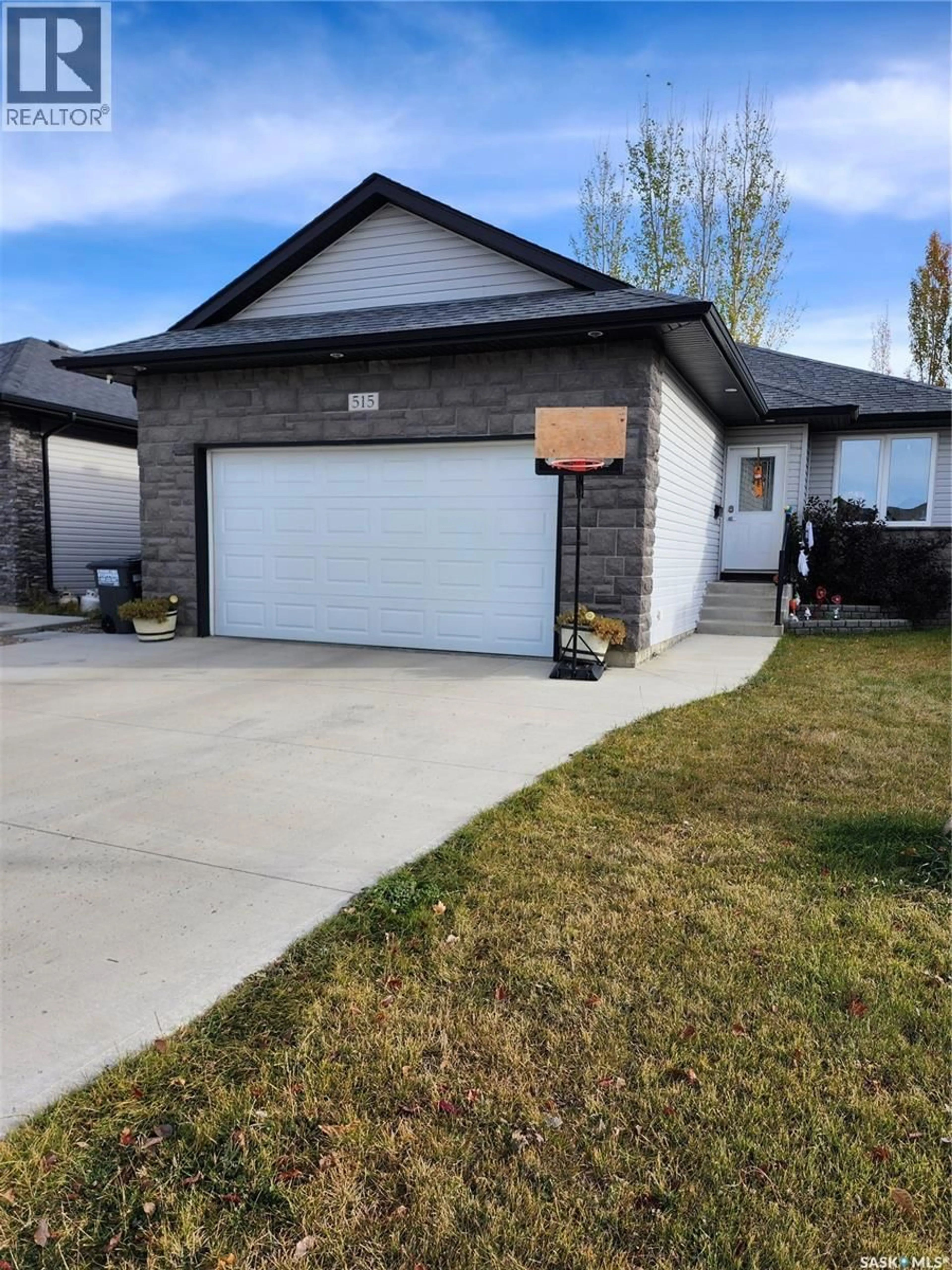 Home with vinyl exterior material, street for 515 DICKSON LANE, Saskatoon Saskatchewan S7T0H7