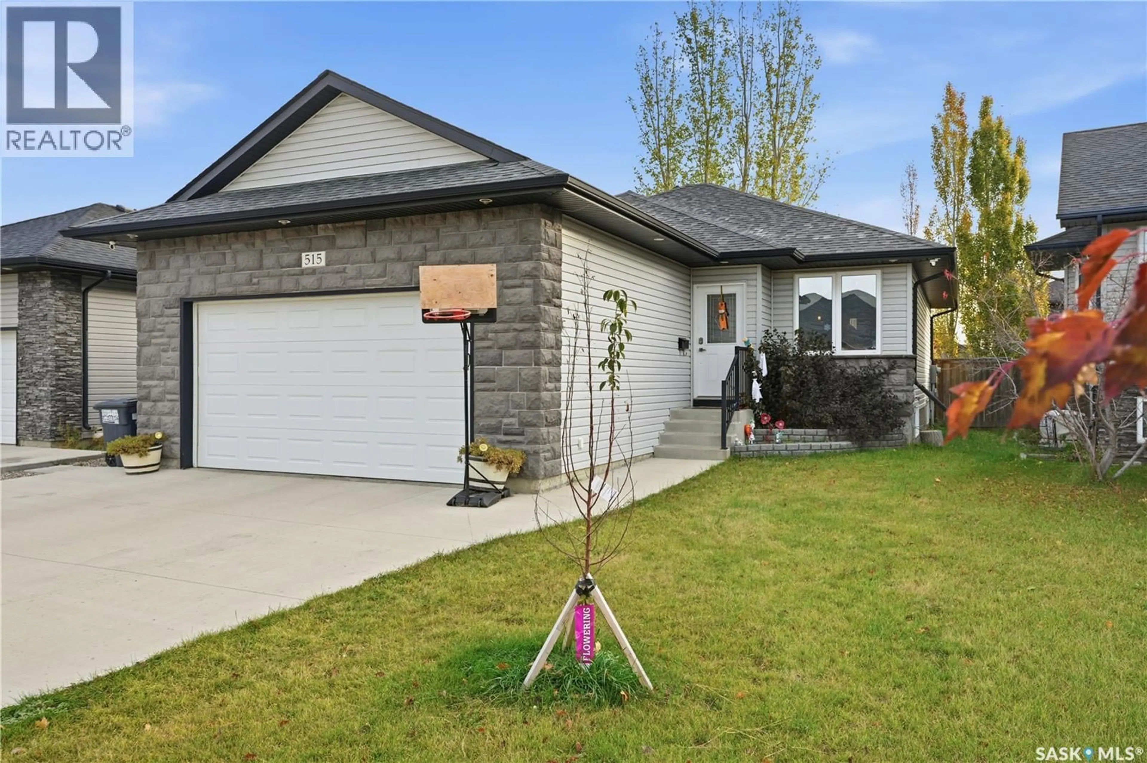 Home with vinyl exterior material, street for 515 DICKSON LANE, Saskatoon Saskatchewan S7T0H7