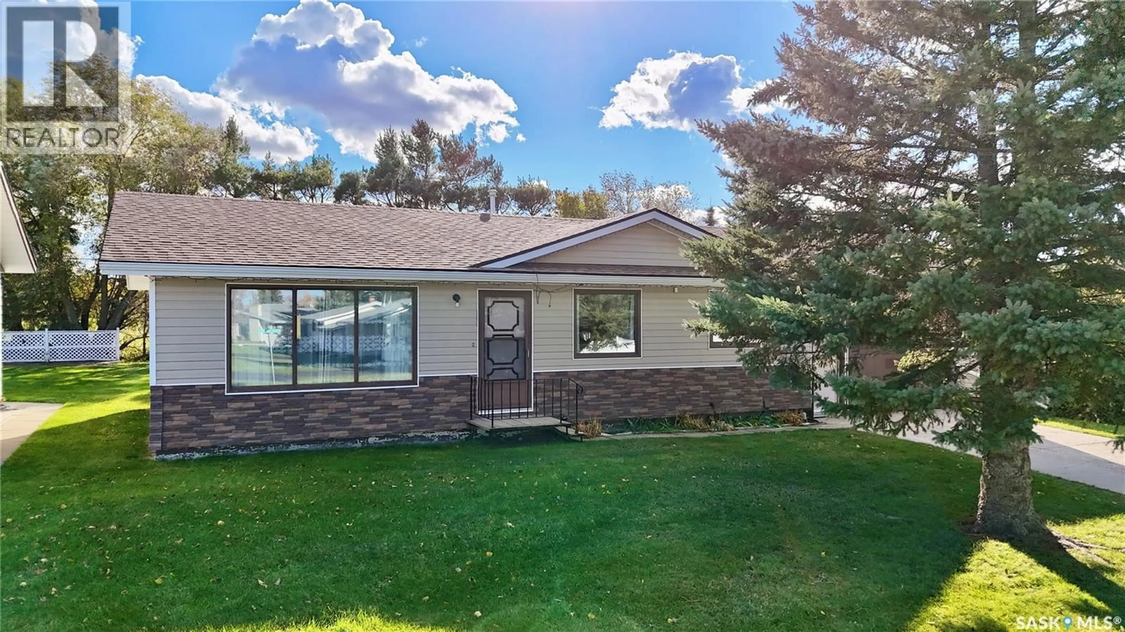 Home with vinyl exterior material, street for 221 RIVER HEIGHTS DRIVE, Langenburg Saskatchewan S0A2A0