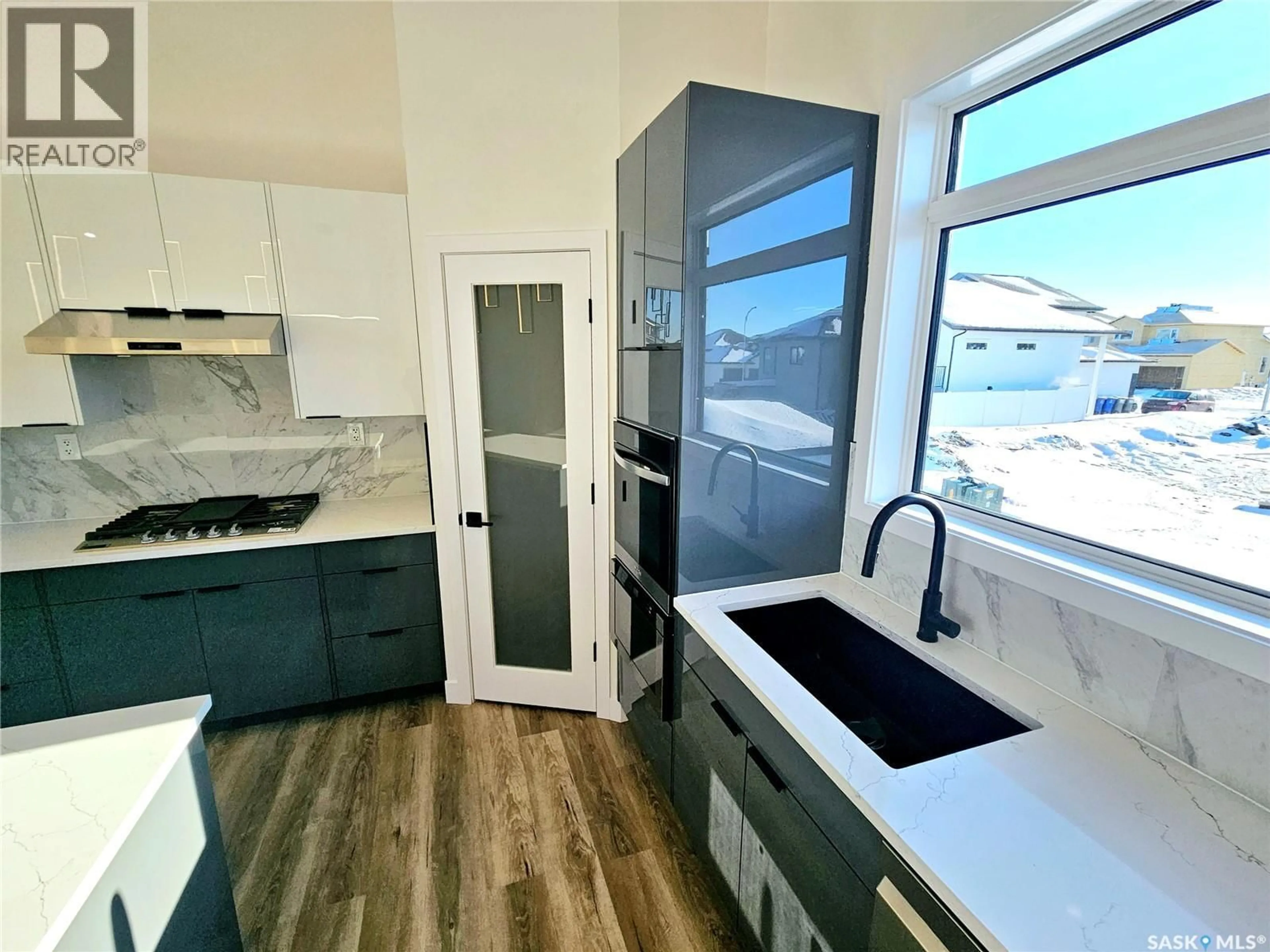 Open concept kitchen, ceramic/tile floor for 310 FLYNN MANOR, Saskatoon Saskatchewan S7V0Z4