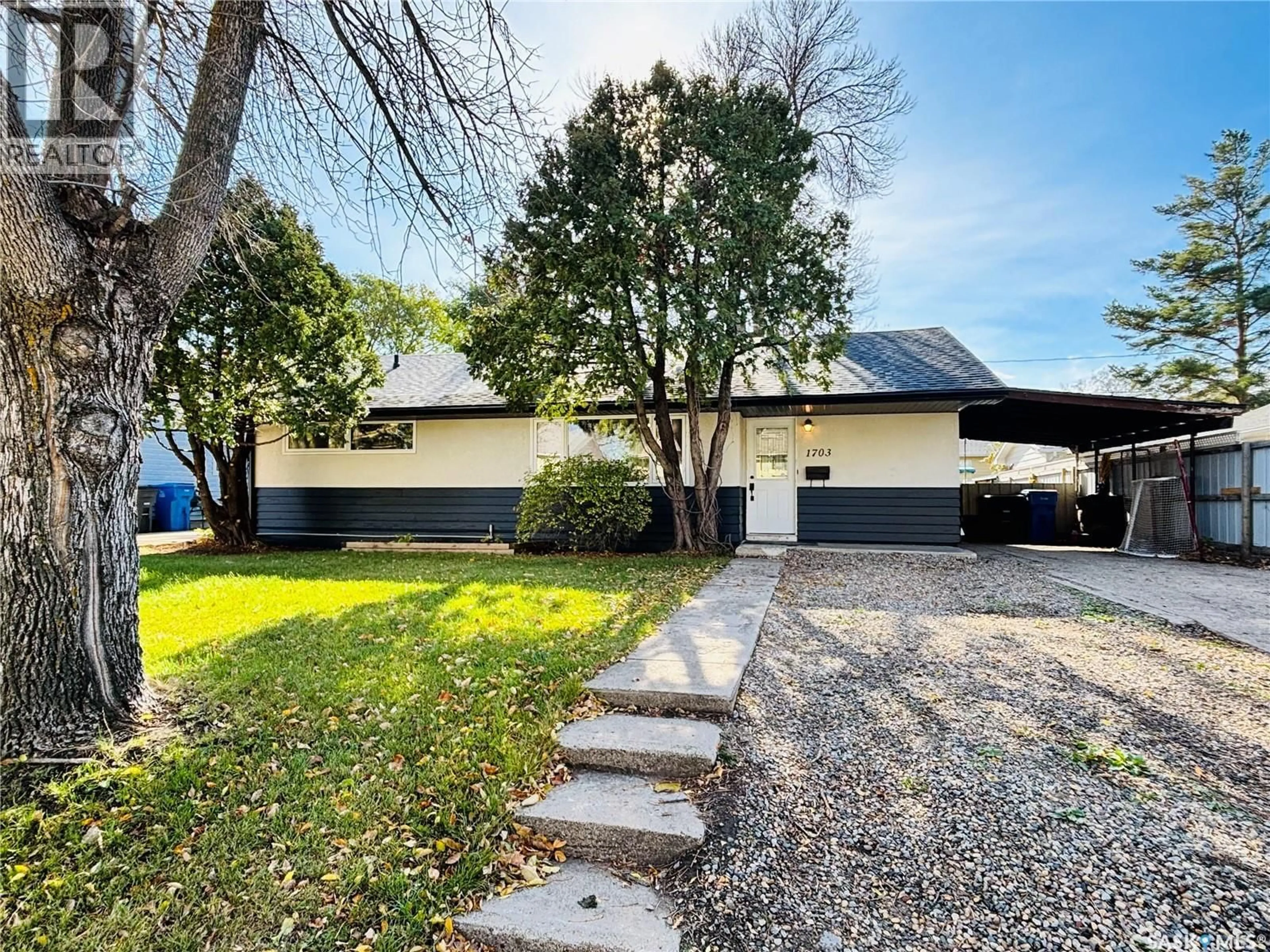 A pic from outside/outdoor area/front of a property/back of a property/a pic from drone, street for 1703 MCCORMICK CRESCENT, Estevan Saskatchewan S4A1W4