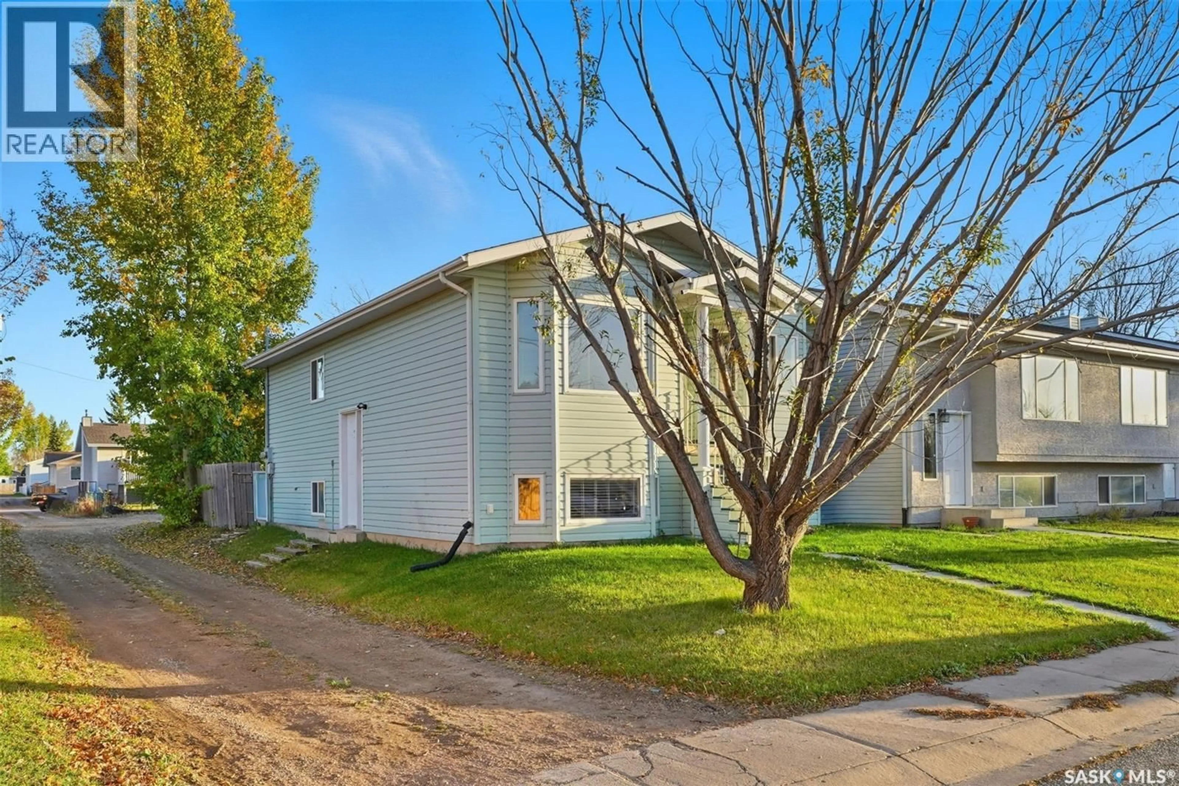 Home with vinyl exterior material, street for 213 HEDLEY STREET, Saskatoon Saskatchewan S7N1Z9