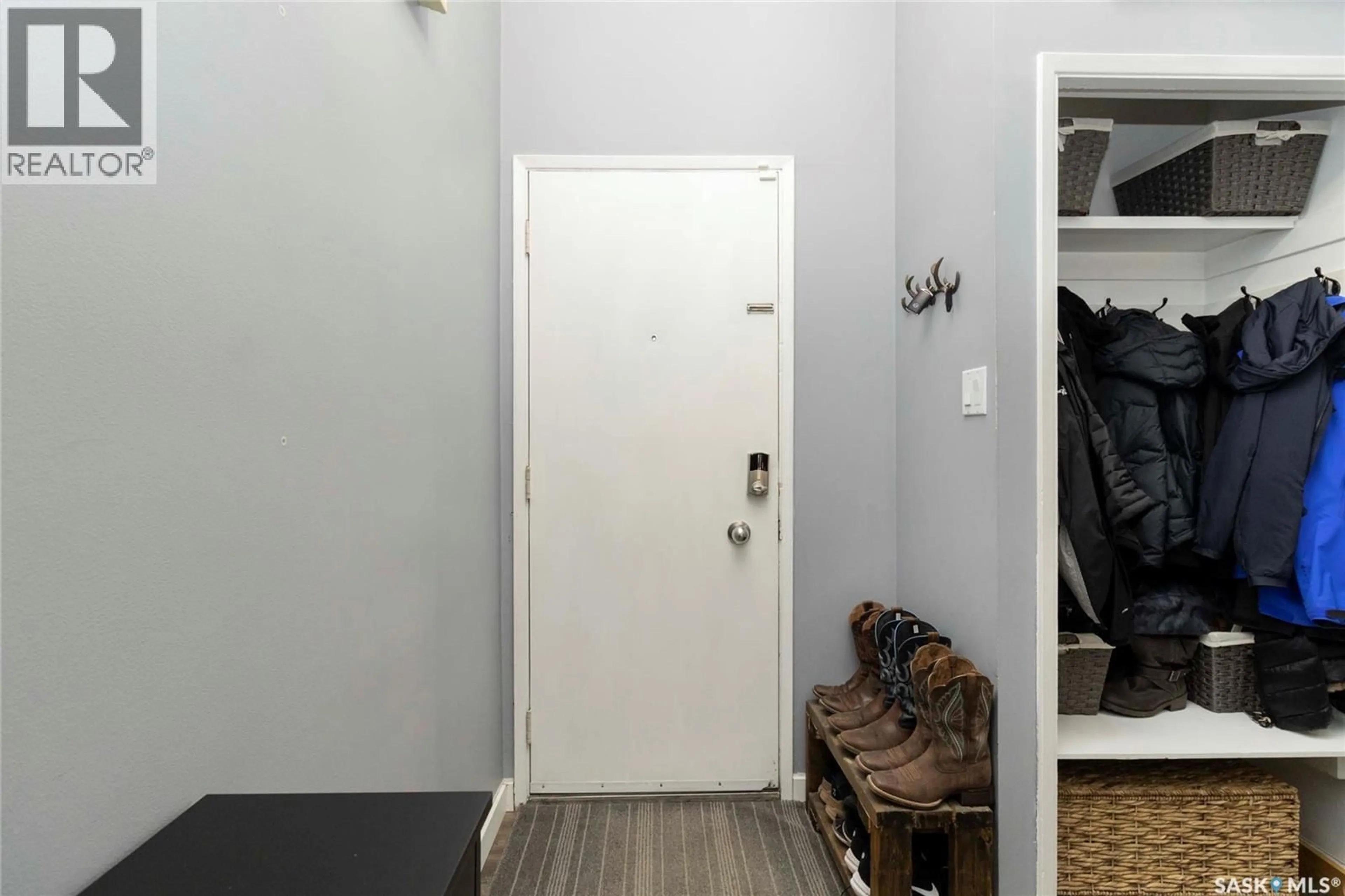 Indoor entryway for 331 - 22 PENDYGRASSE ROAD, Saskatoon Saskatchewan S7M4R3