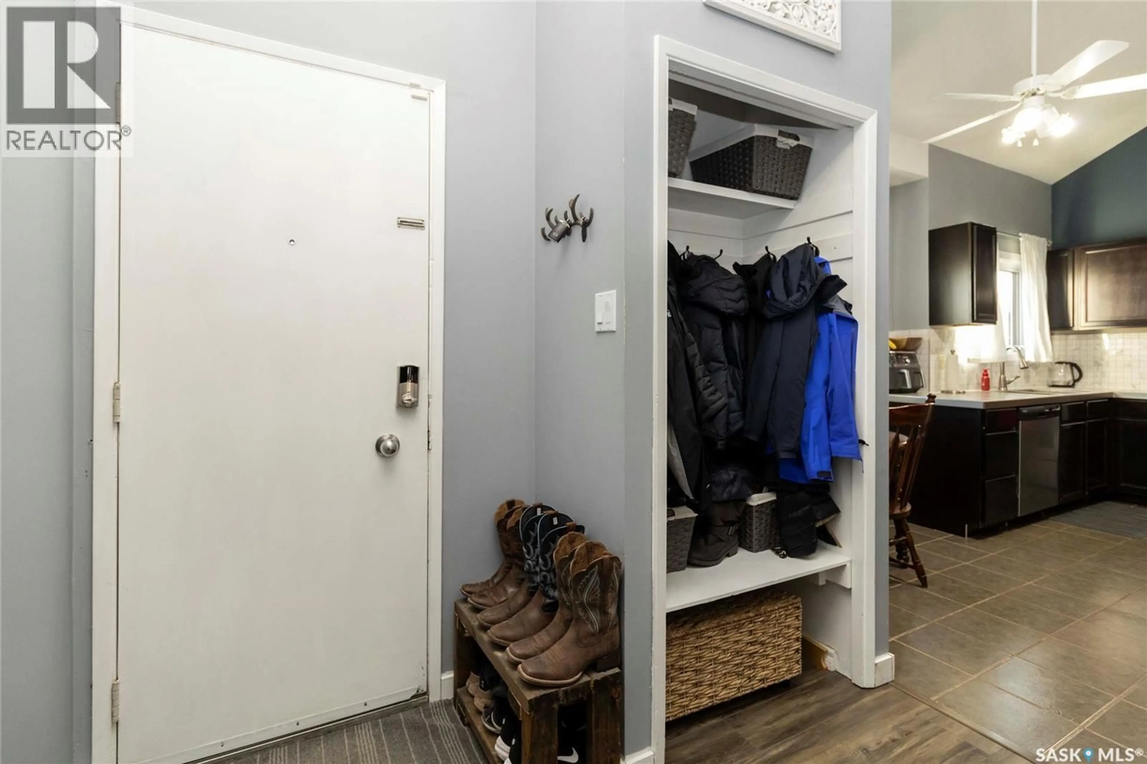 Indoor entryway for 331 - 22 PENDYGRASSE ROAD, Saskatoon Saskatchewan S7M4R3