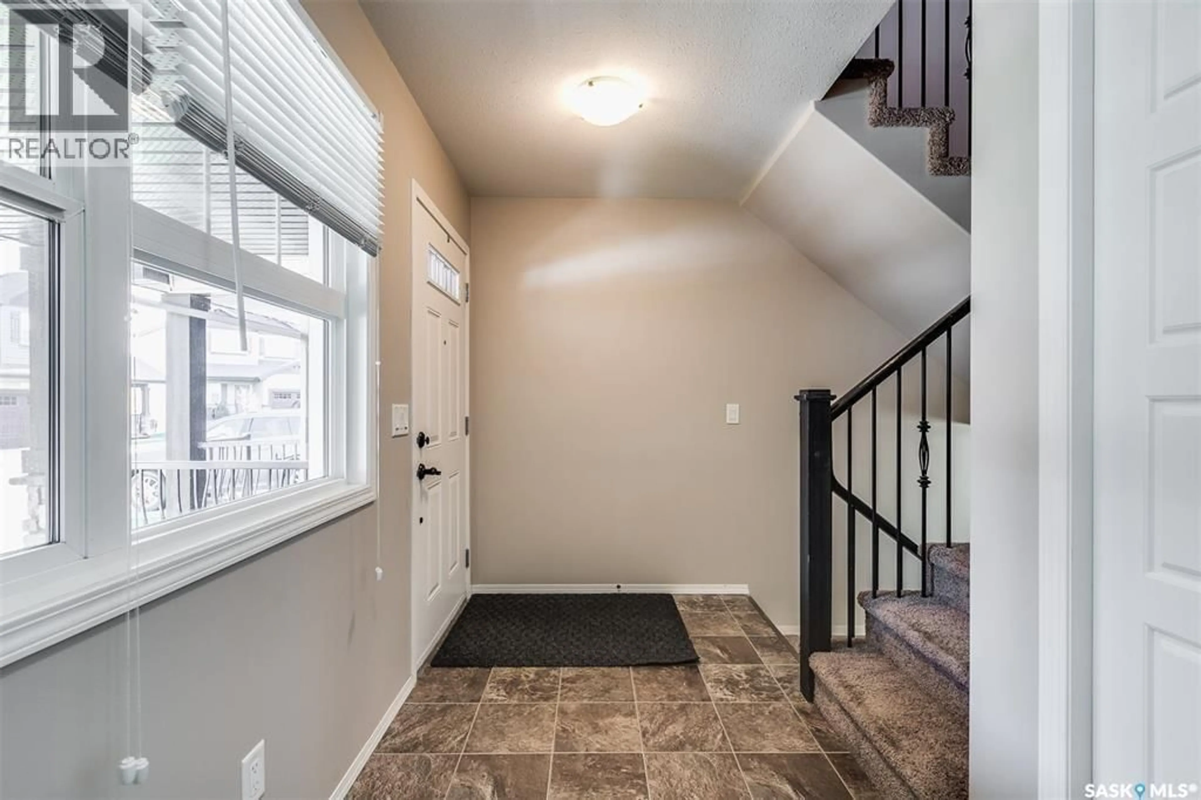 Indoor entryway for 726 150 LANGLOIS WAY, Saskatoon Saskatchewan S7T0L4