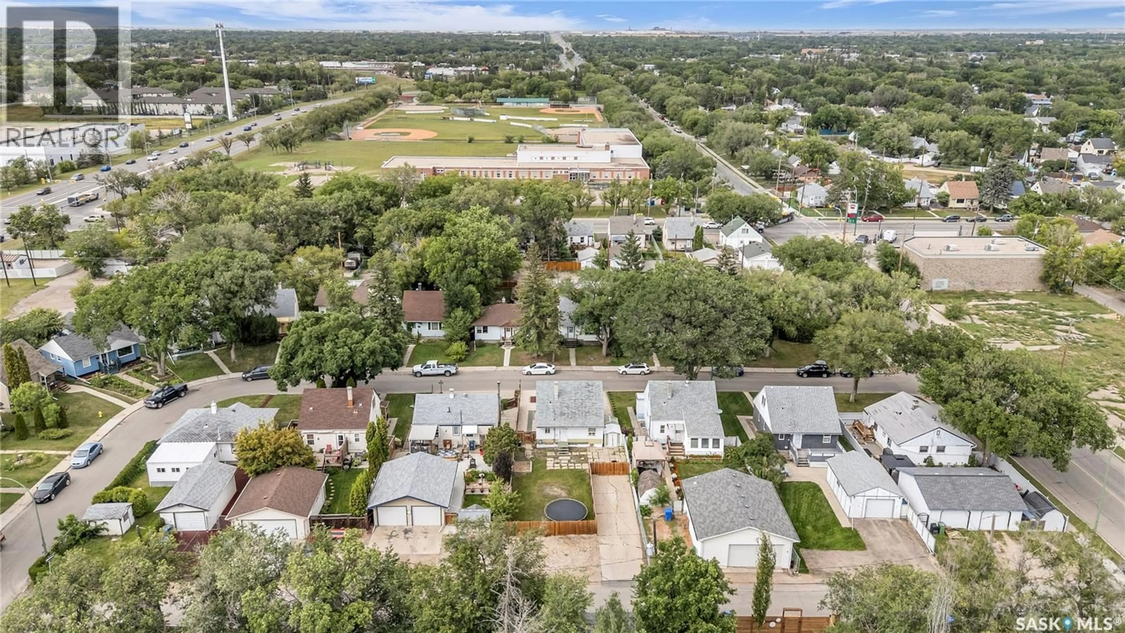 A pic from outside/outdoor area/front of a property/back of a property/a pic from drone, city buildings view from balcony for 7 SUSSEX CRESCENT, Regina Saskatchewan S4T6A3