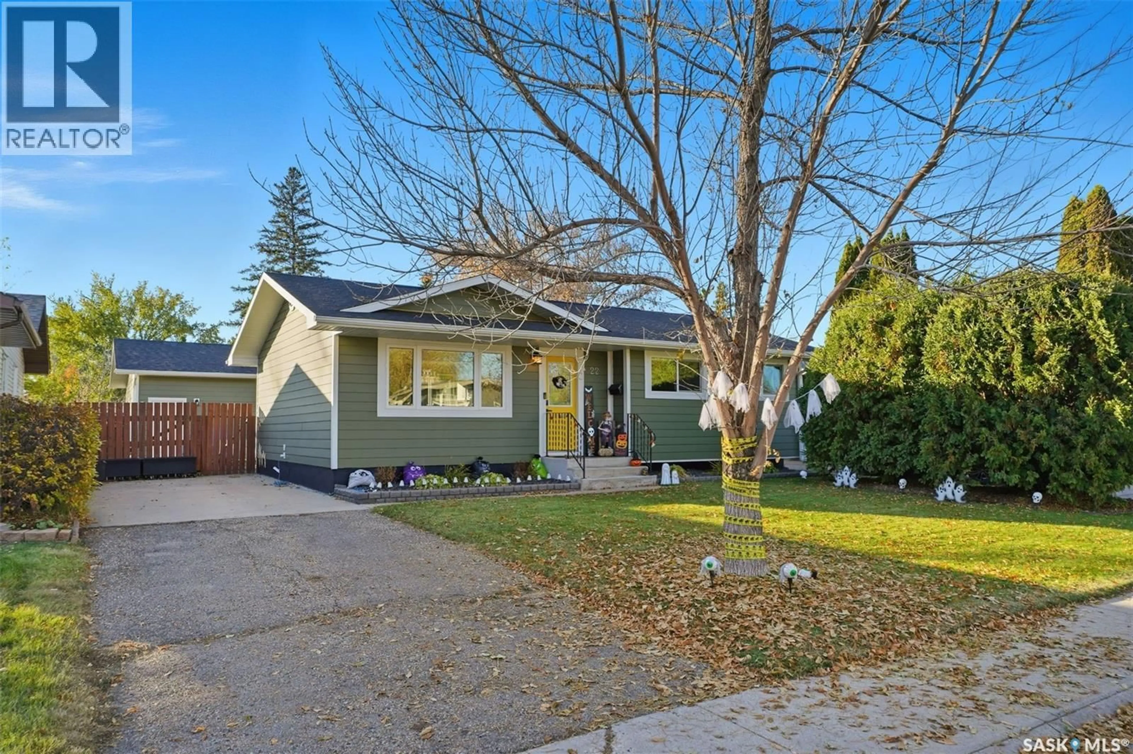 Home with vinyl exterior material, street for 22 MIDDLETON CRESCENT, Saskatoon Saskatchewan S7J2W4