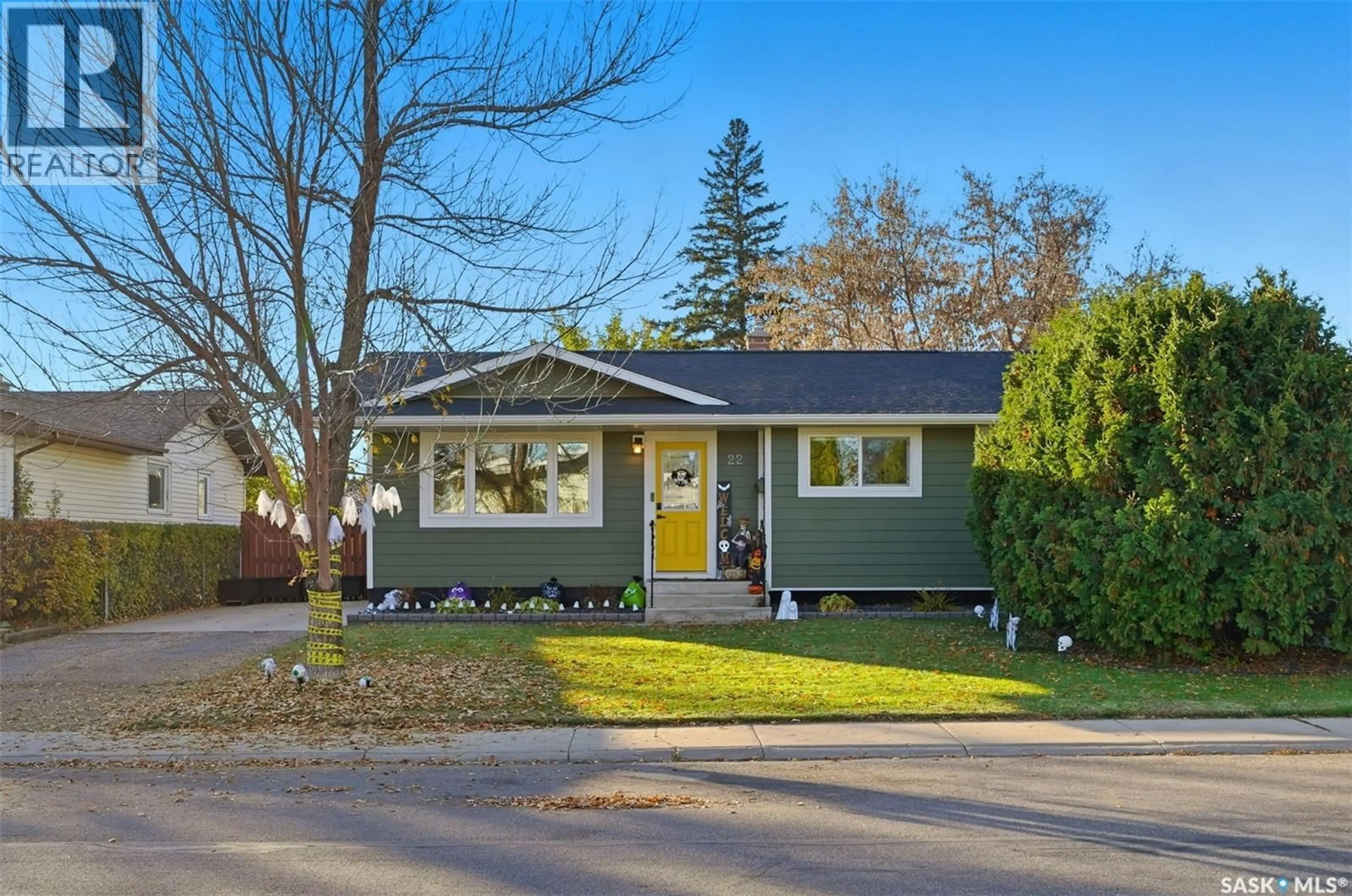 Home with vinyl exterior material, street for 22 MIDDLETON CRESCENT, Saskatoon Saskatchewan S7J2W4