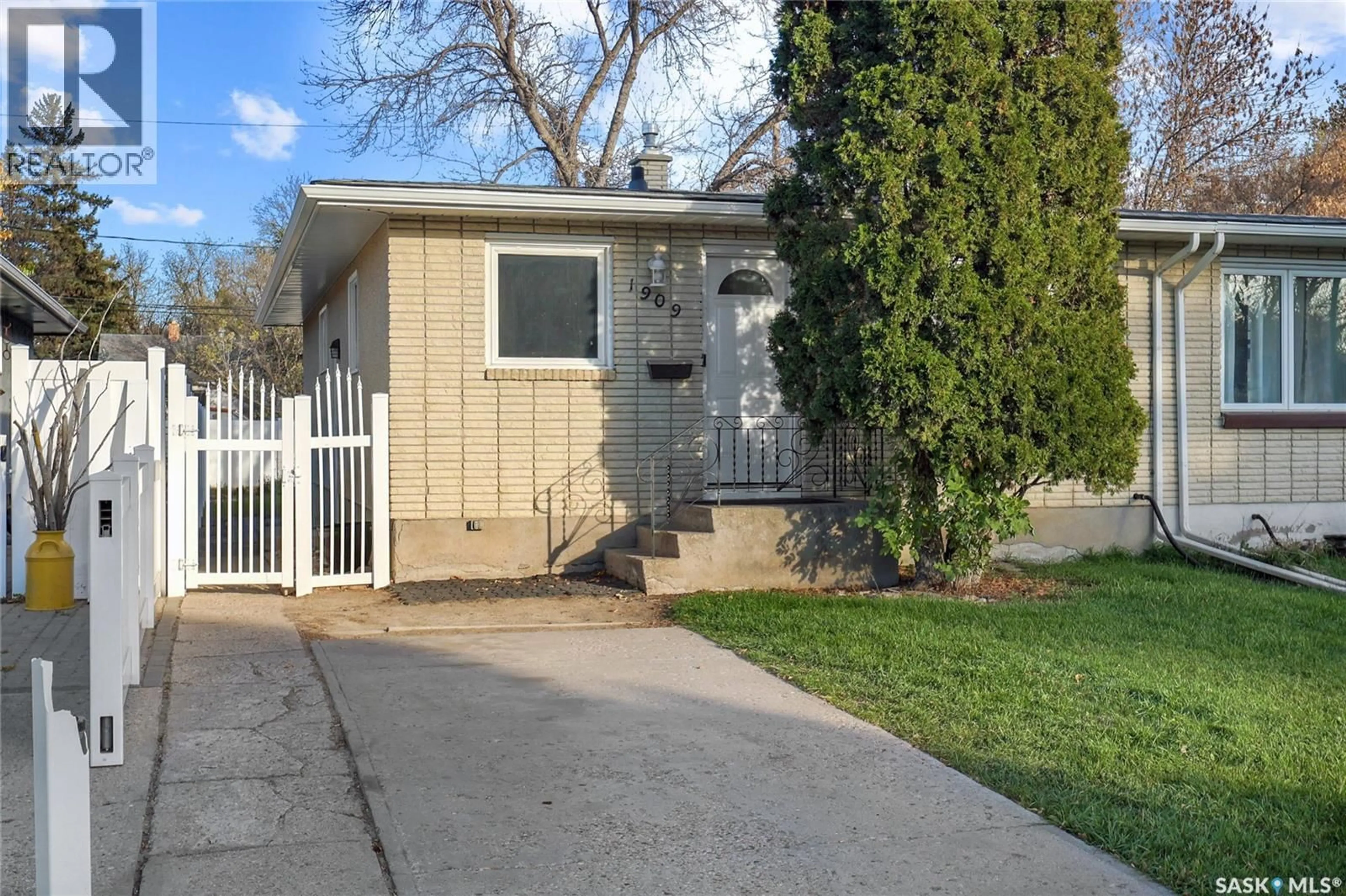 Home with vinyl exterior material, street for 1909 ARTHUR STREET, Regina Saskatchewan S4T4W6