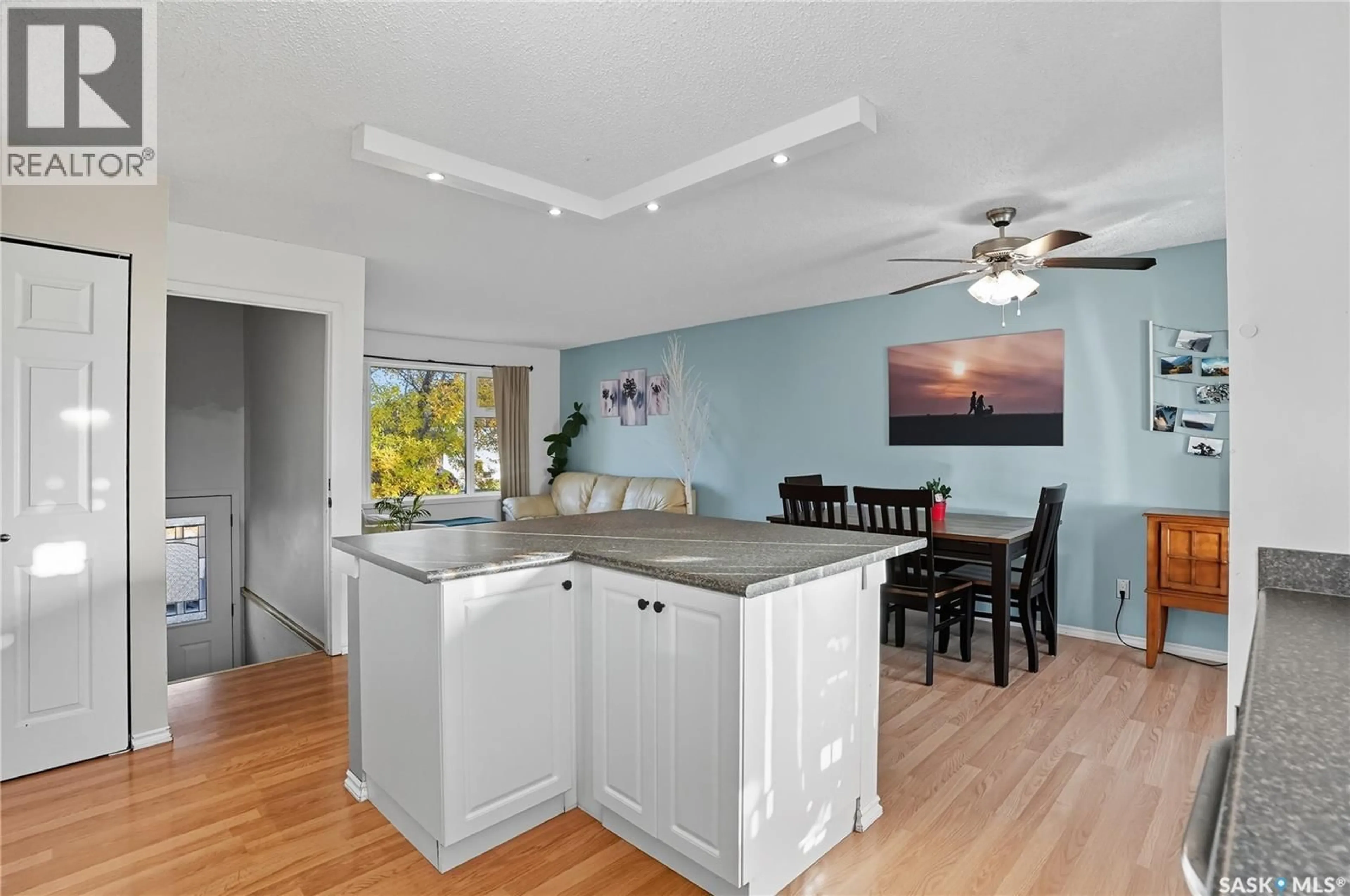 Open concept kitchen, unknown for 247 DAVIES ROAD, Saskatoon Saskatchewan S7K7N2