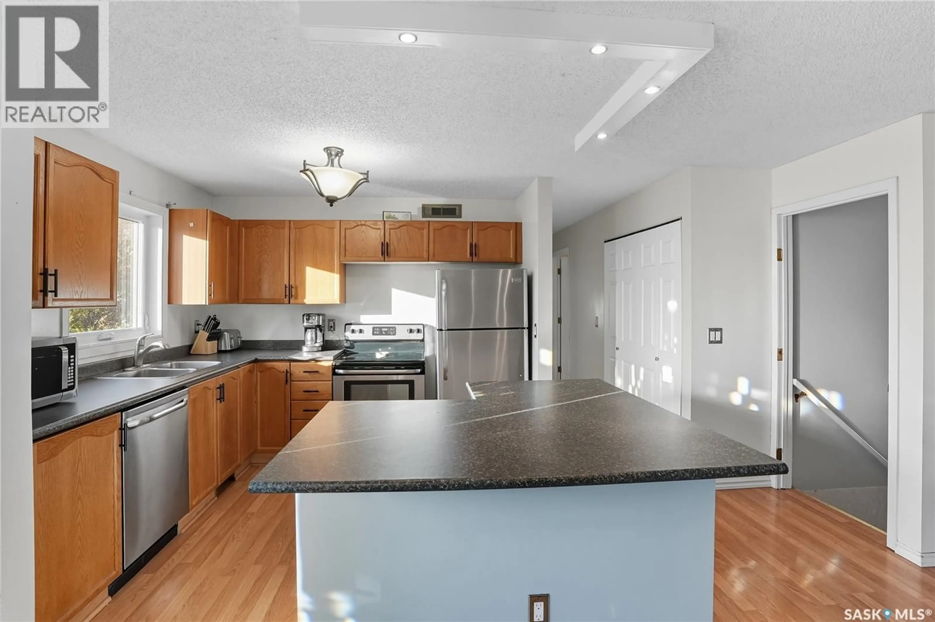 Open concept kitchen, unknown for 247 DAVIES ROAD, Saskatoon Saskatchewan S7K7N2