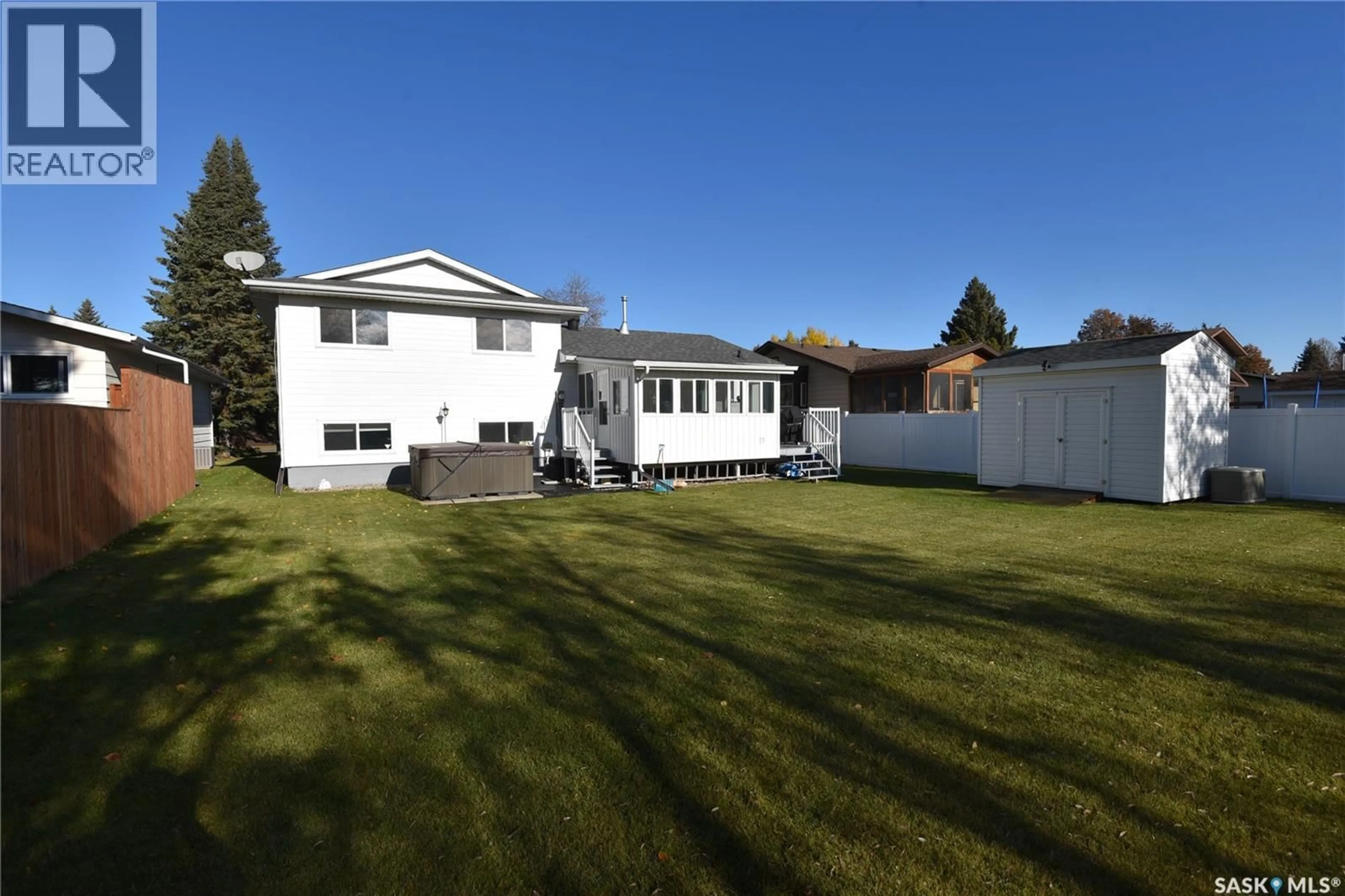 A pic from outside/outdoor area/front of a property/back of a property/a pic from drone, unknown for 402 WATSON CRESCENT, Nipawin Saskatchewan S0E1E0