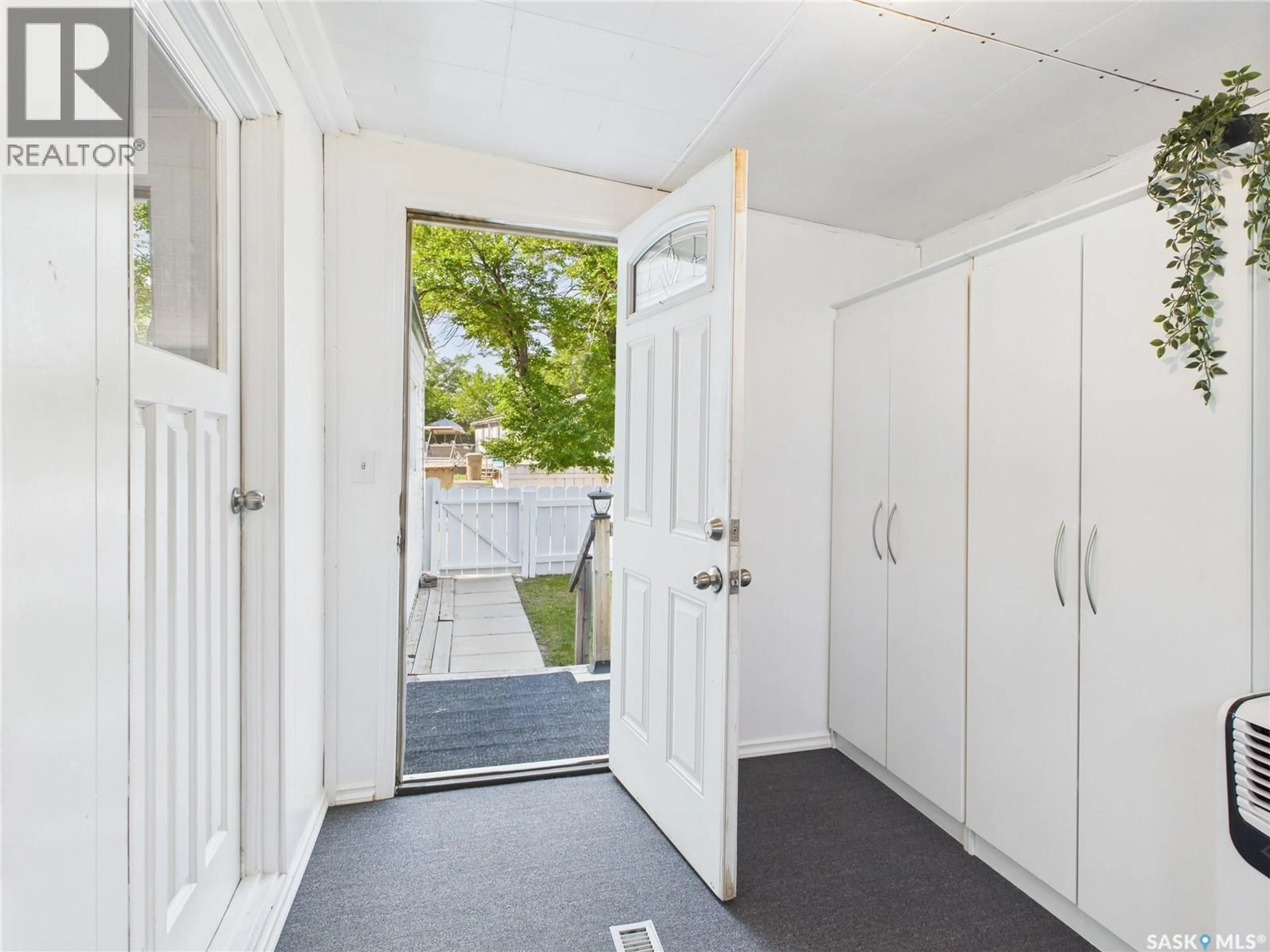 Indoor entryway for 43 EASTVIEW TRAILER COURT, Prince Albert Saskatchewan S6V5P9