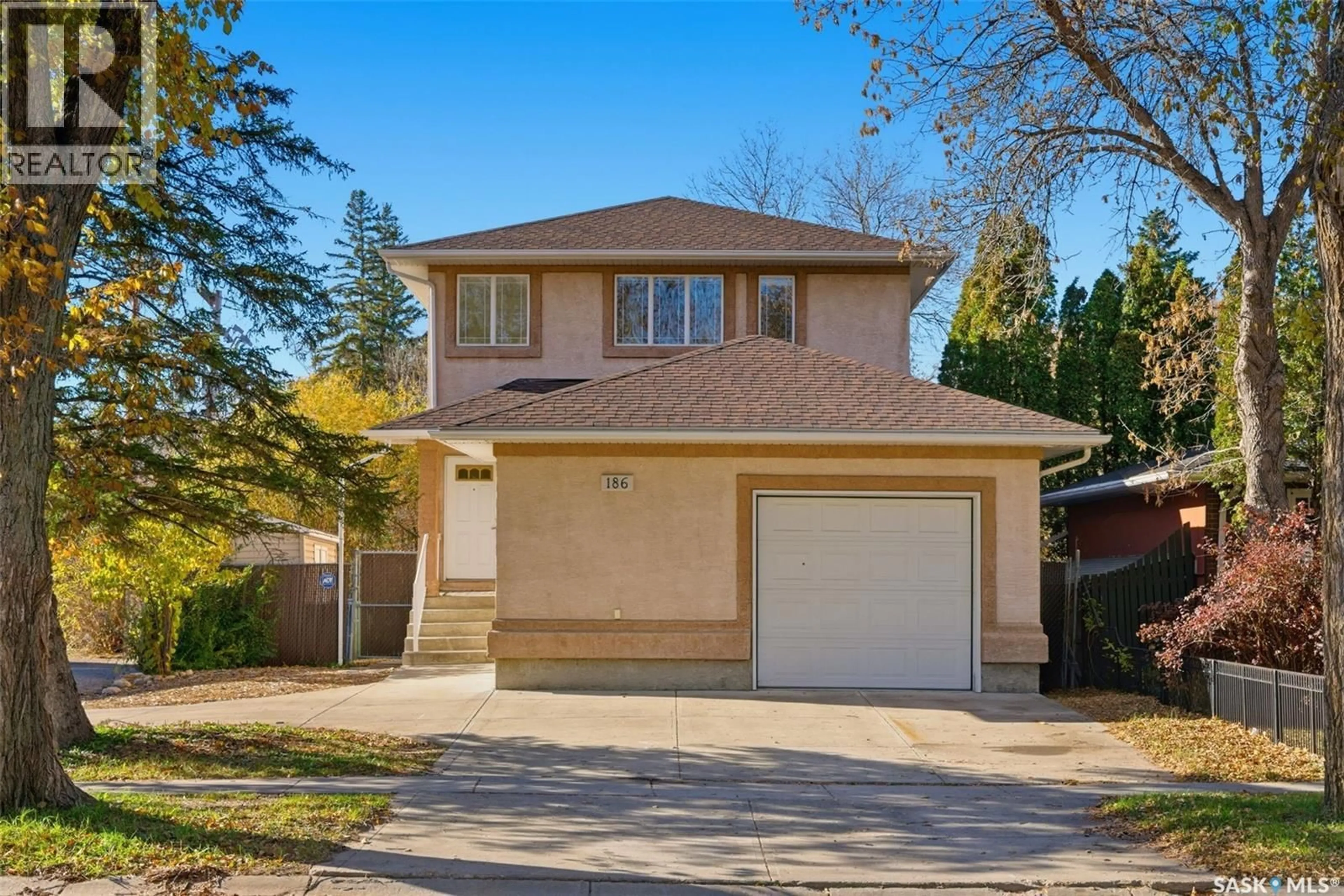 Home with vinyl exterior material, street for 186 MASSEY ROAD, Regina Saskatchewan S4S4N5