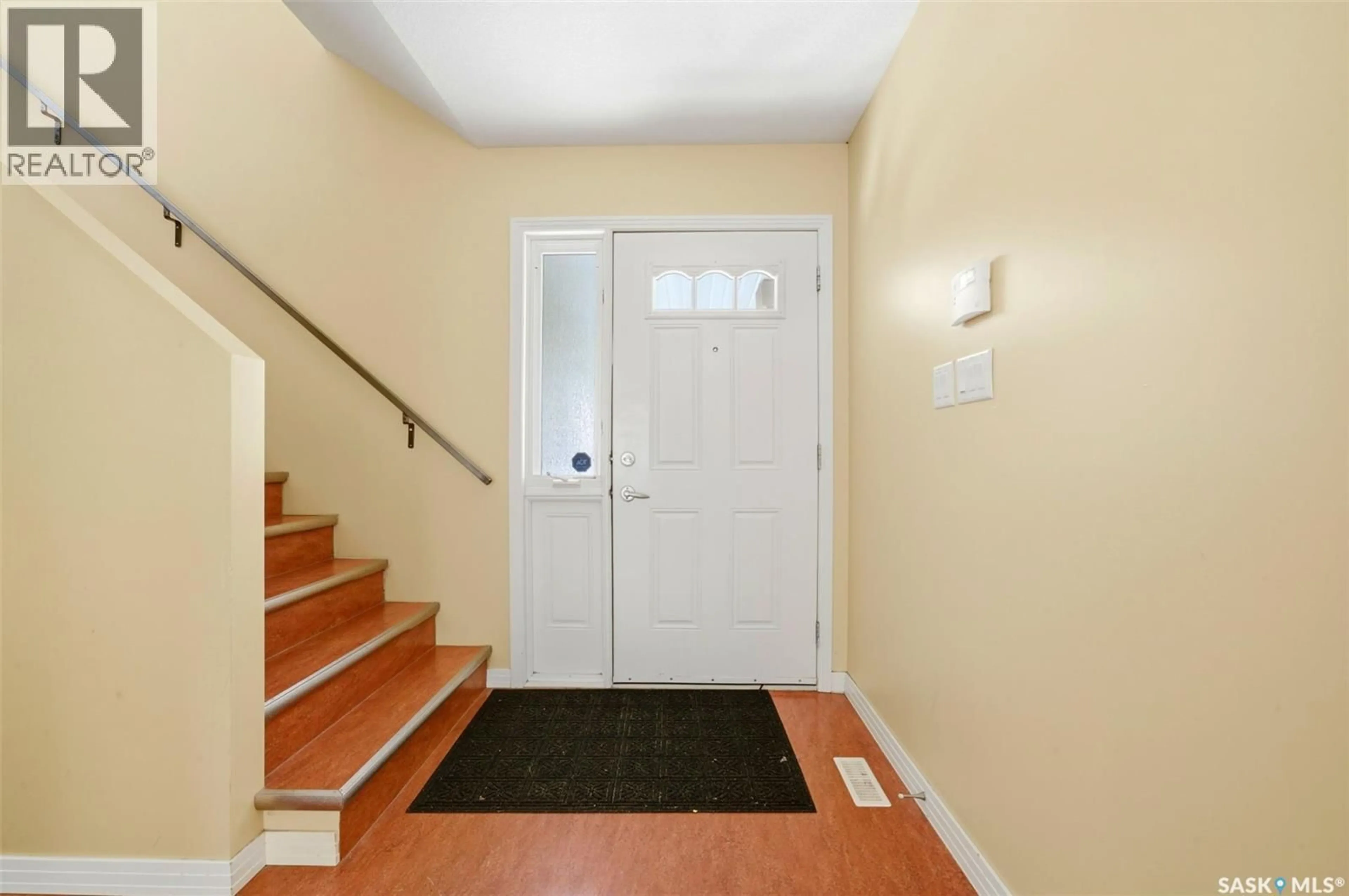 Indoor entryway for 186 MASSEY ROAD, Regina Saskatchewan S4S4N5