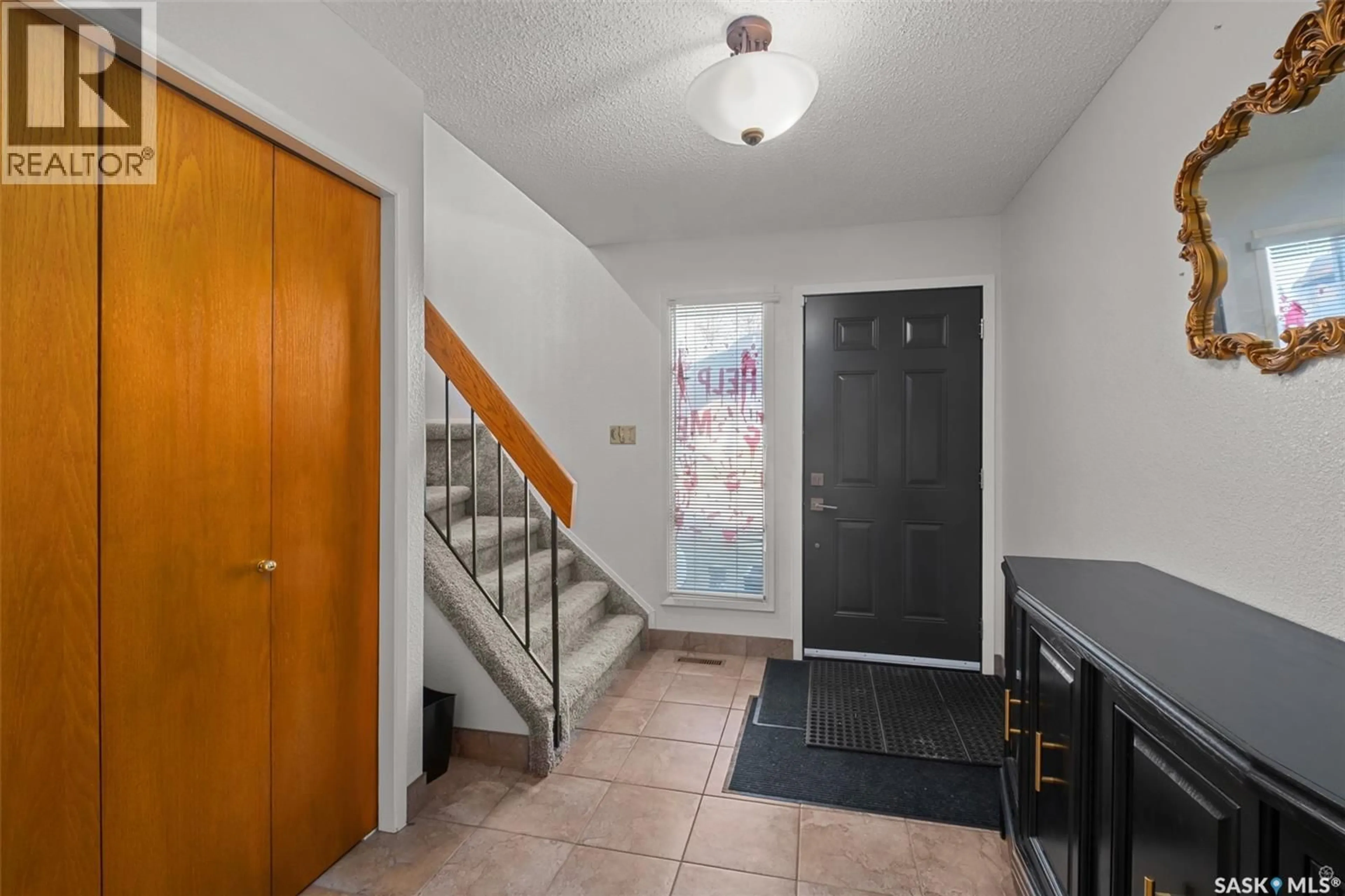 Indoor foyer for 1509 BARTON DRIVE, Prince Albert Saskatchewan S6V7V7