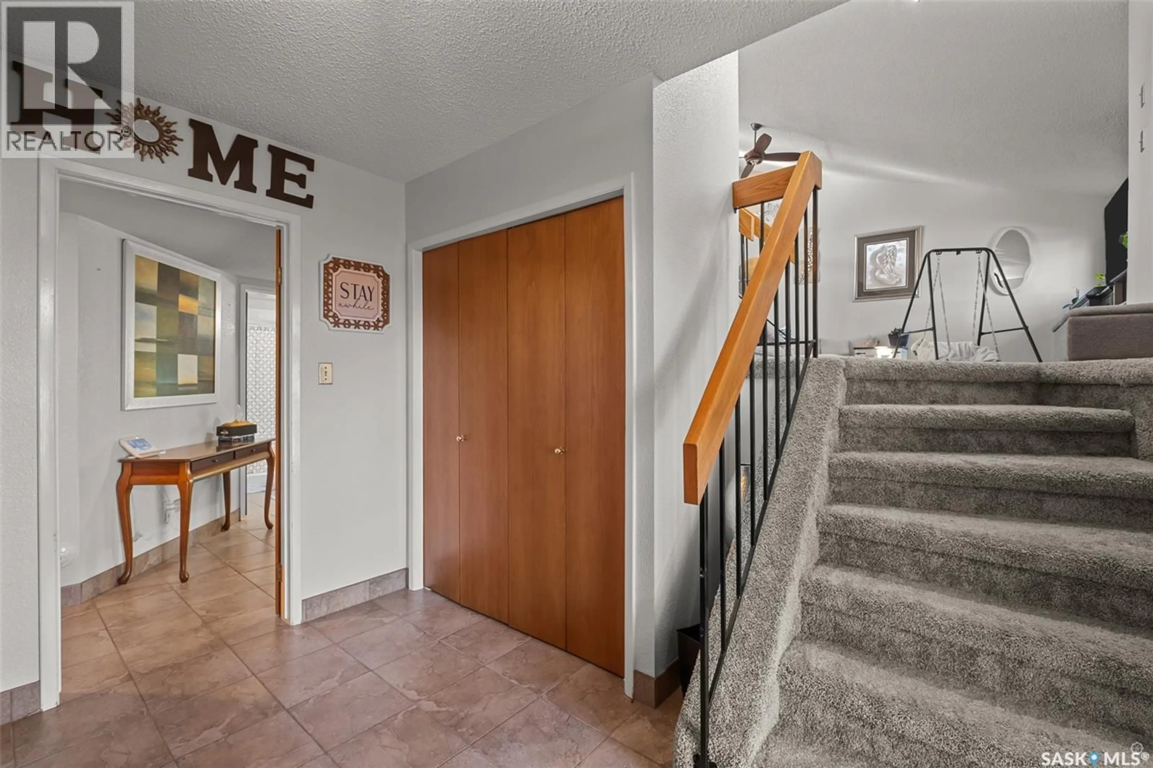 Indoor foyer for 1509 BARTON DRIVE, Prince Albert Saskatchewan S6V7V7