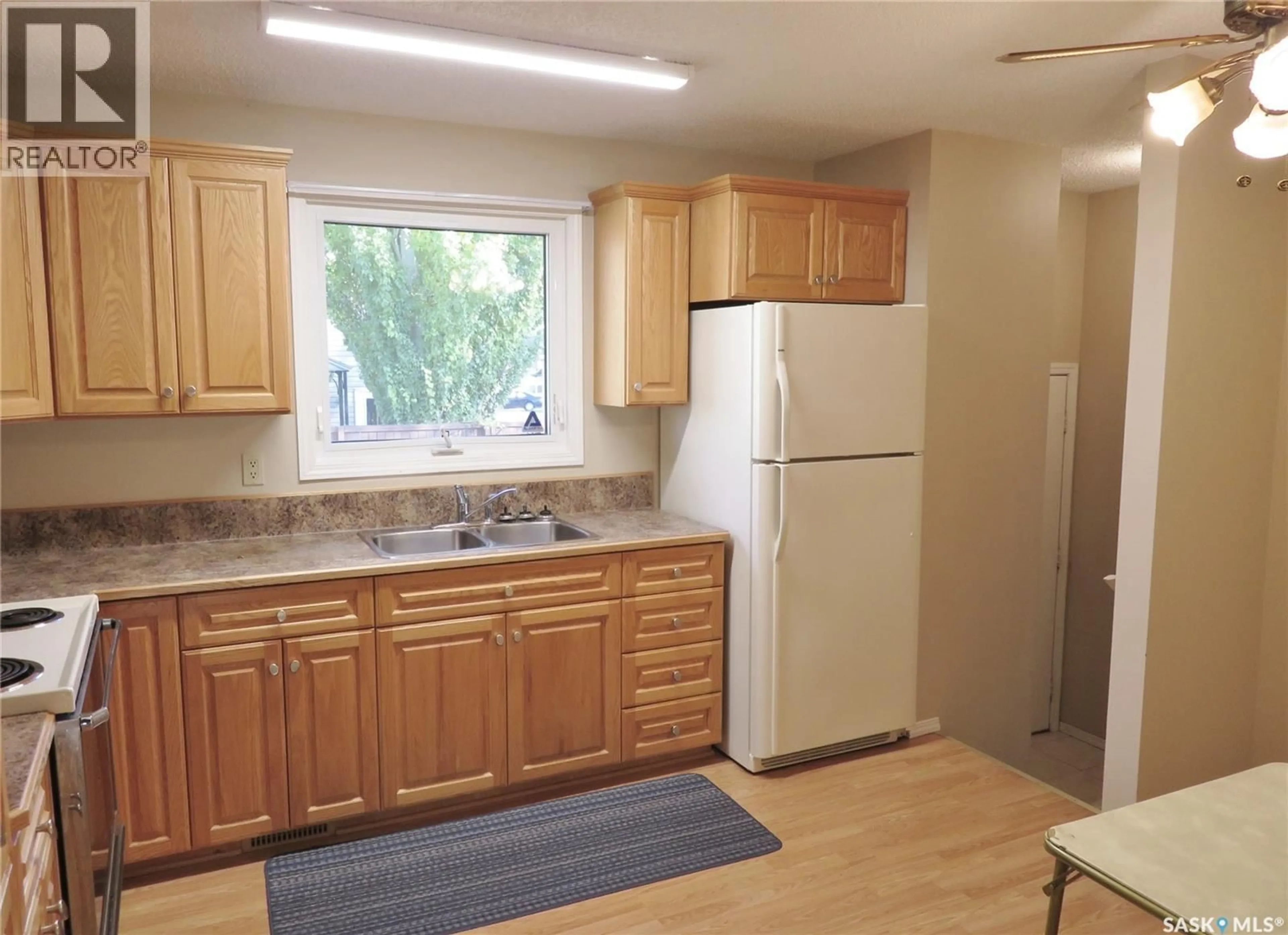 Standard kitchen, unknown for 74 GALBRAITH CRESCENT, Saskatoon Saskatchewan S7M4H1