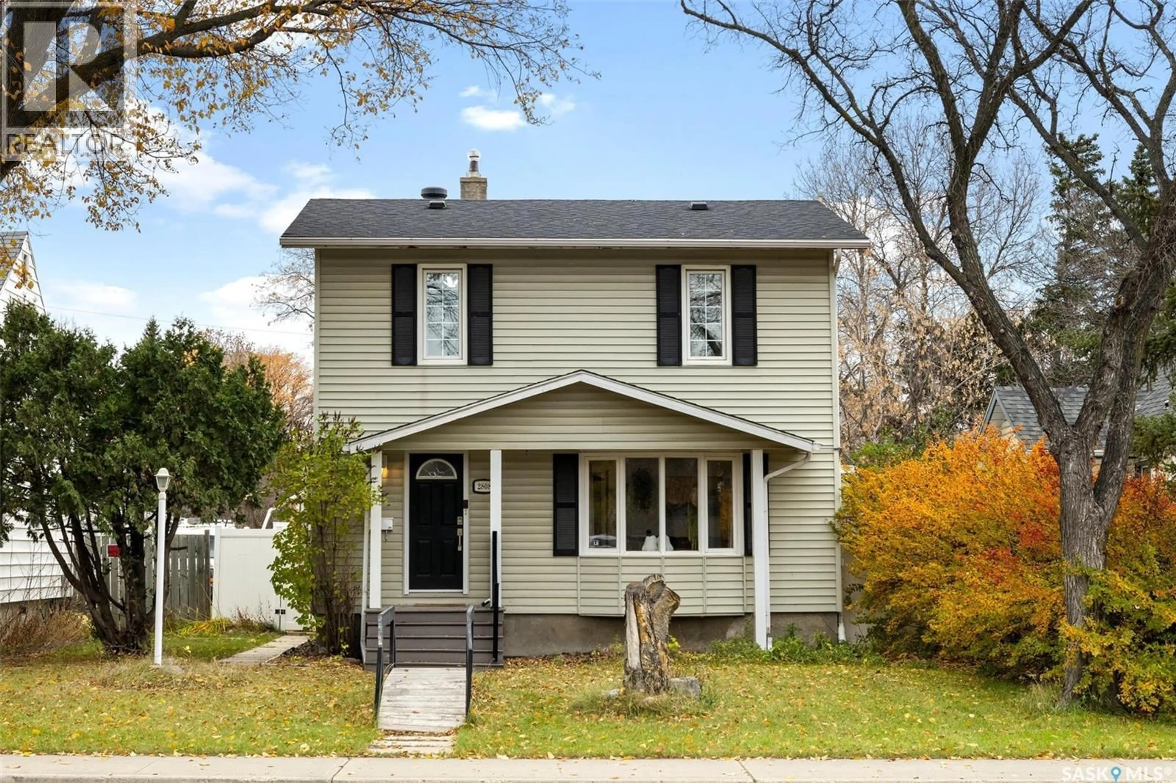 Home with vinyl exterior material, street for 2808 MONTAGUE STREET, Regina Saskatchewan S4S1Z2
