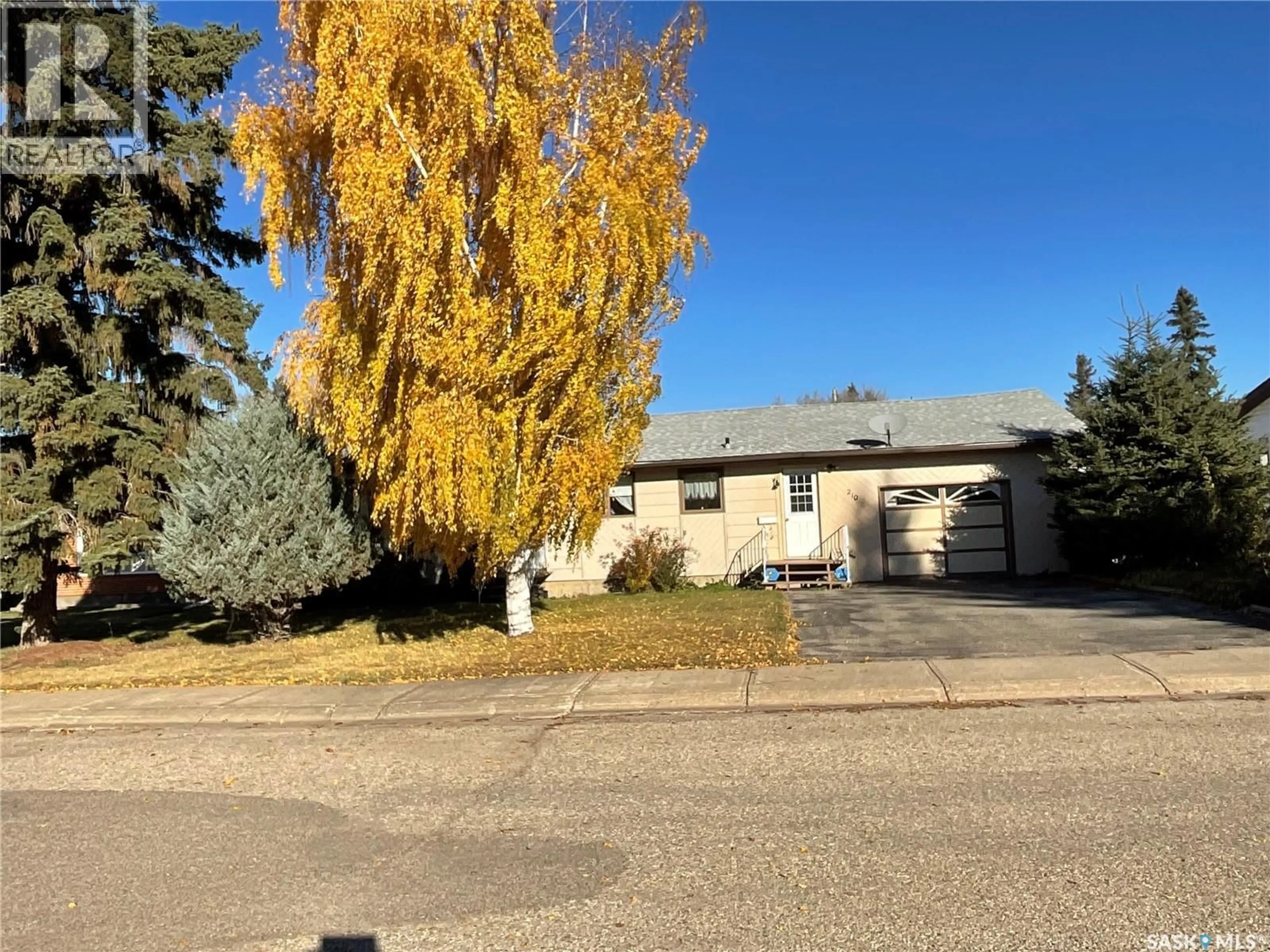 A pic from outside/outdoor area/front of a property/back of a property/a pic from drone, street for 210 5TH STREET, Wakaw Saskatchewan S0K4P0