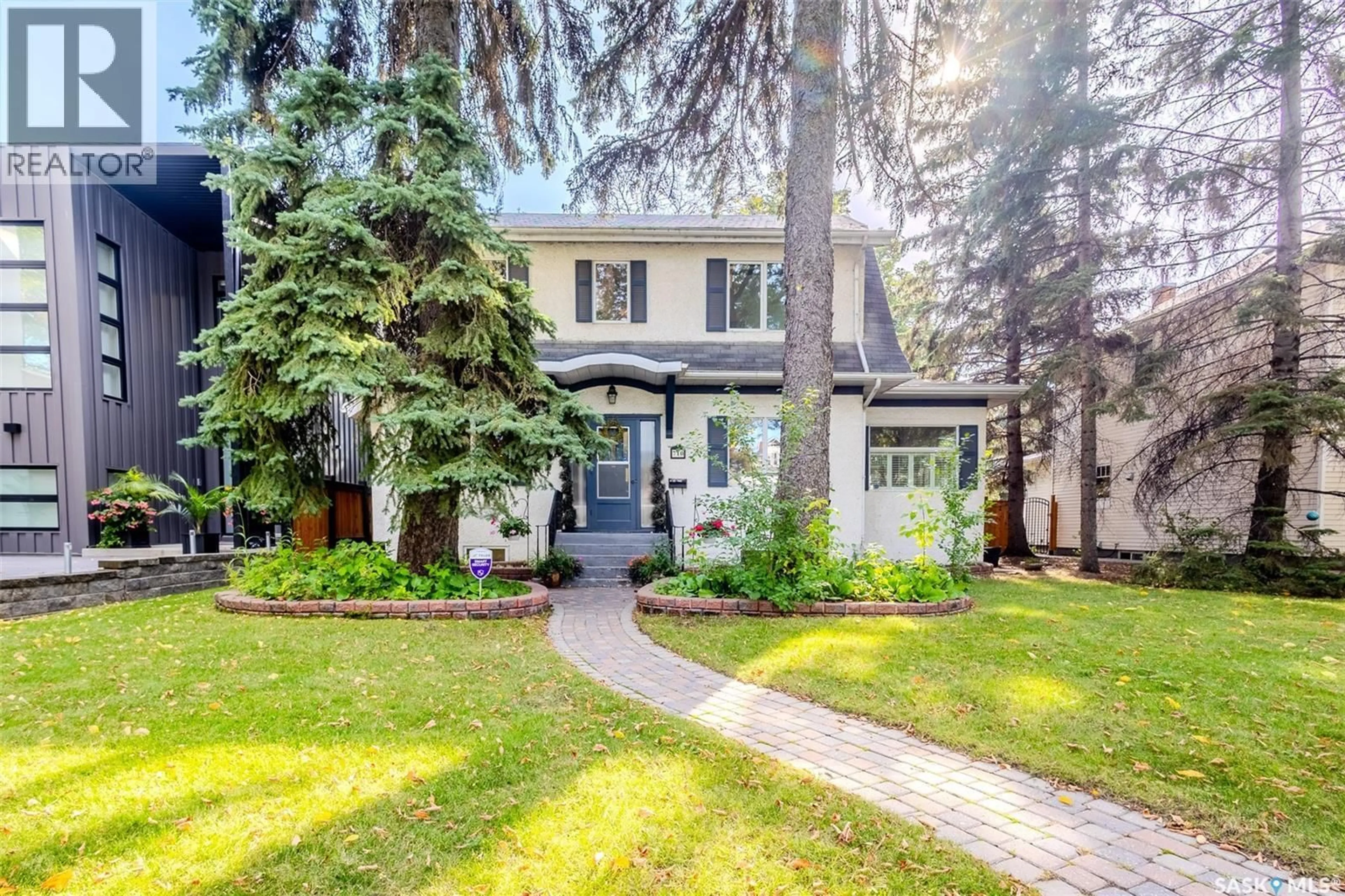 Home with vinyl exterior material, street for 710 UNIVERSITY DRIVE, Saskatoon Saskatchewan S7N0J4