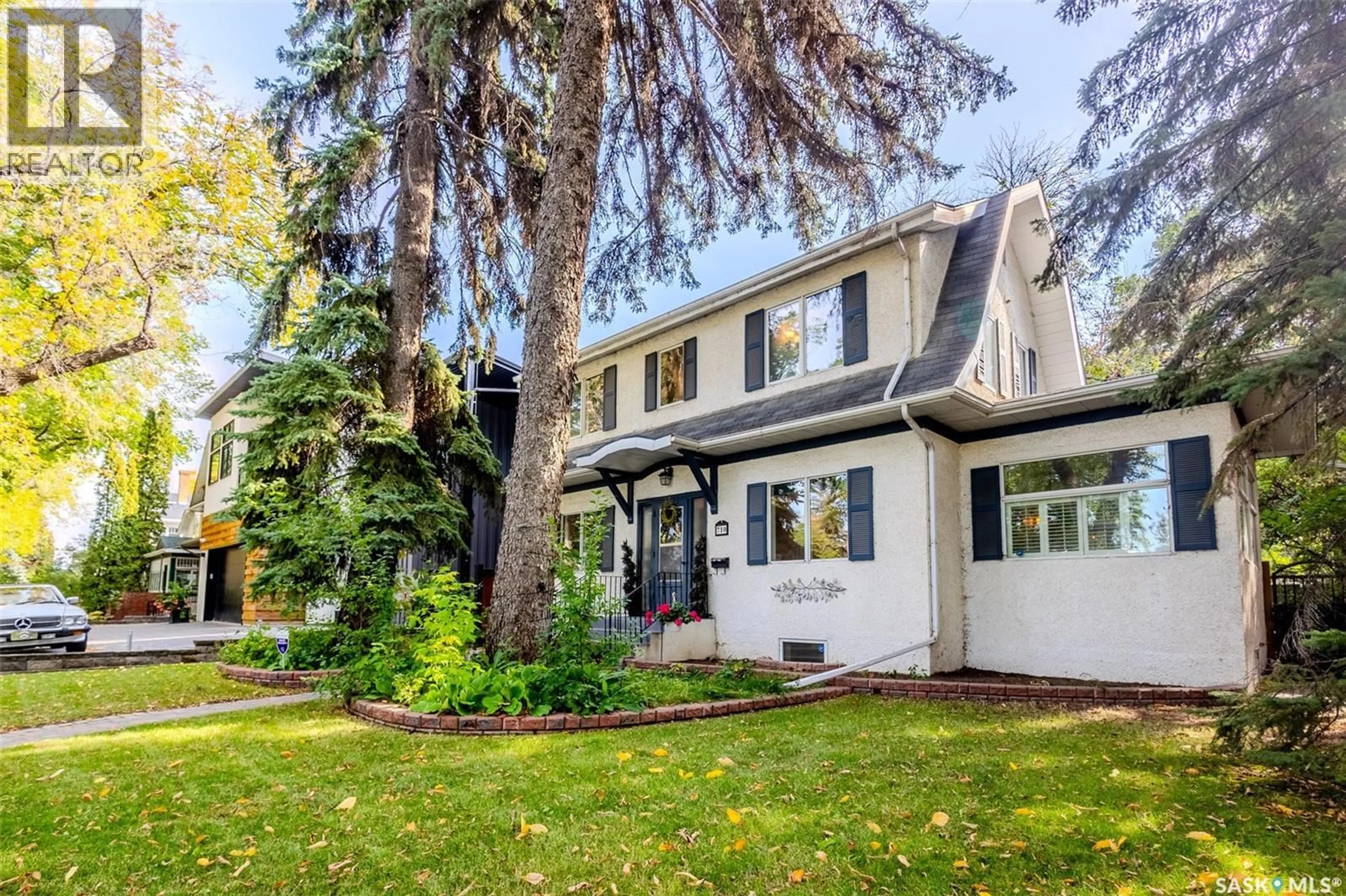 Home with vinyl exterior material, street for 710 UNIVERSITY DRIVE, Saskatoon Saskatchewan S7N0J4