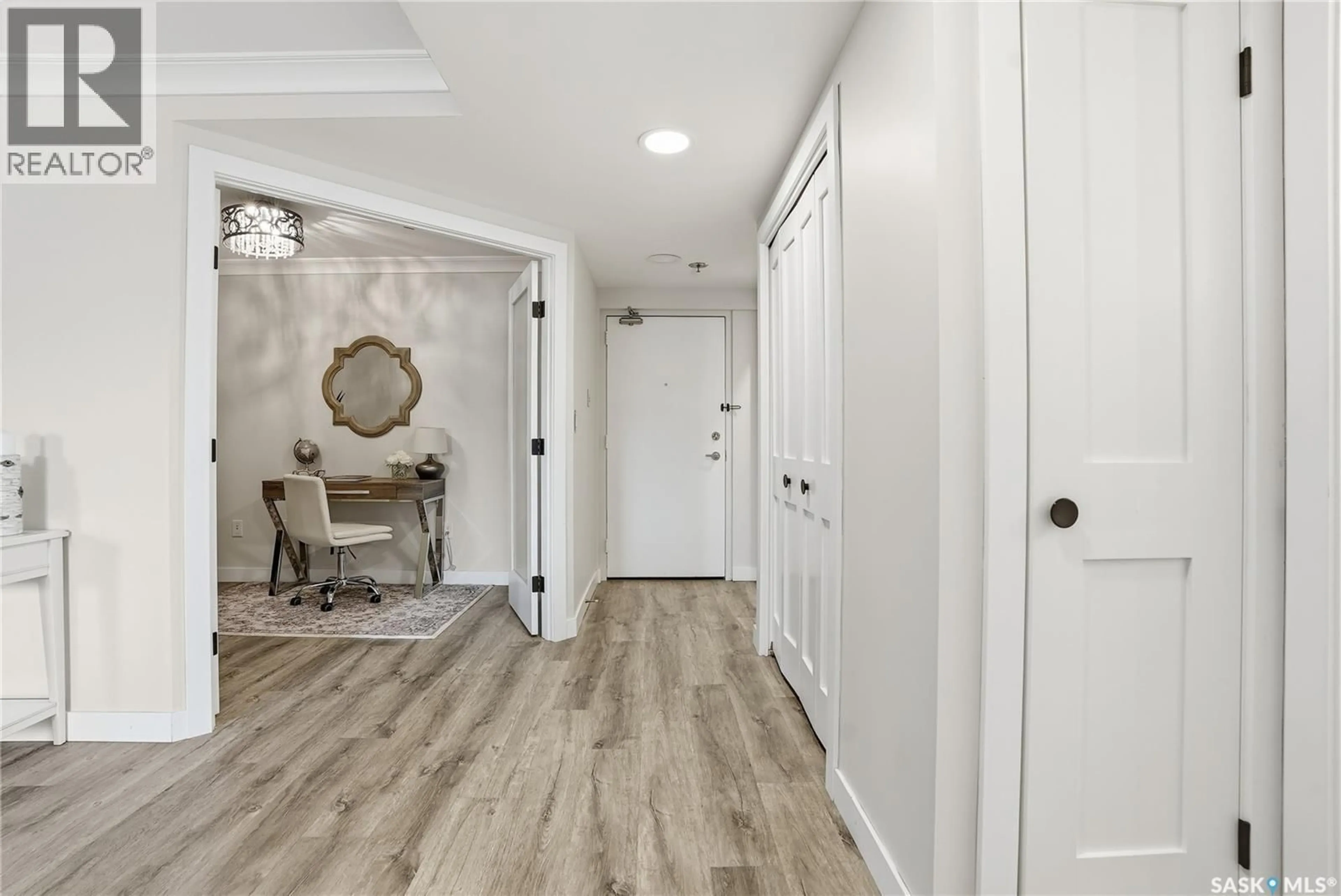 Indoor entryway for N - 306 525 3RD AVENUE, Saskatoon Saskatchewan S7K2J6