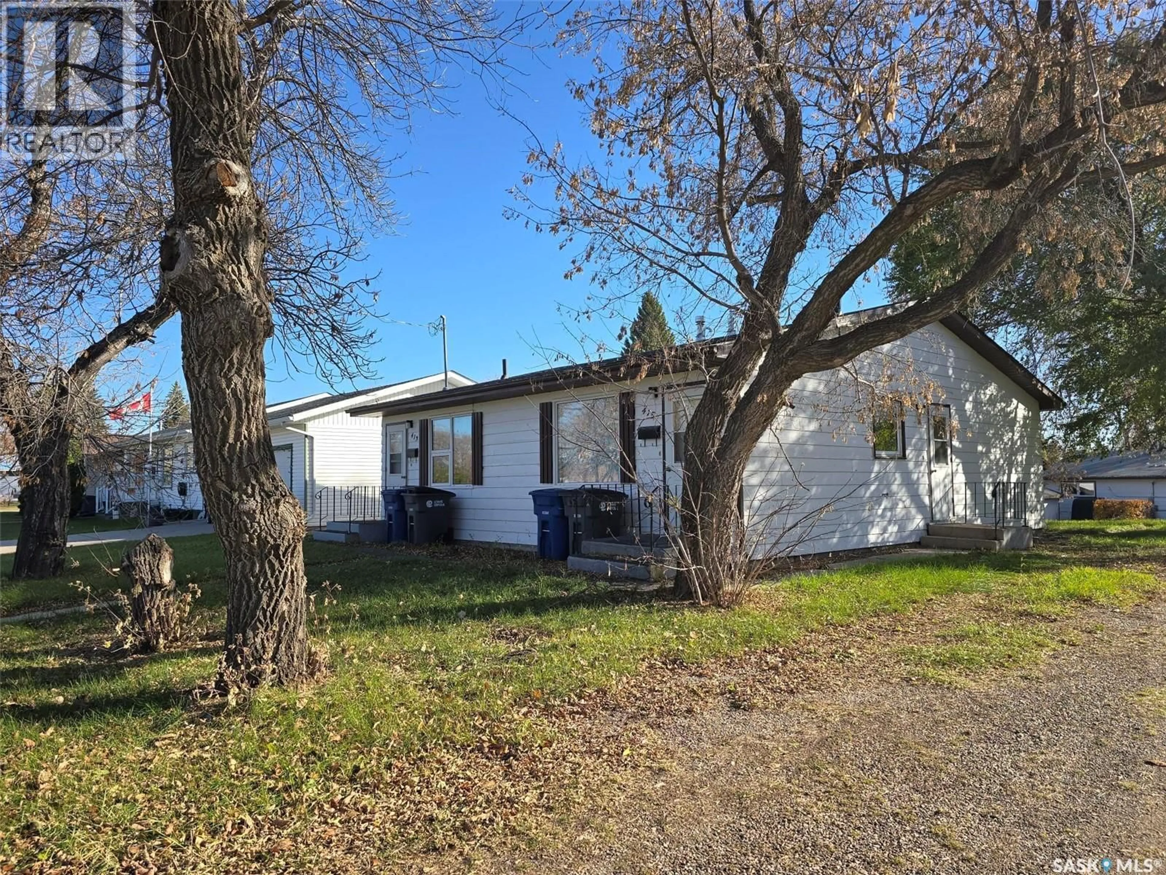A pic from outside/outdoor area/front of a property/back of a property/a pic from drone, street for 413 - 415 CALGARY STREET, Broadview Saskatchewan S0G0K0