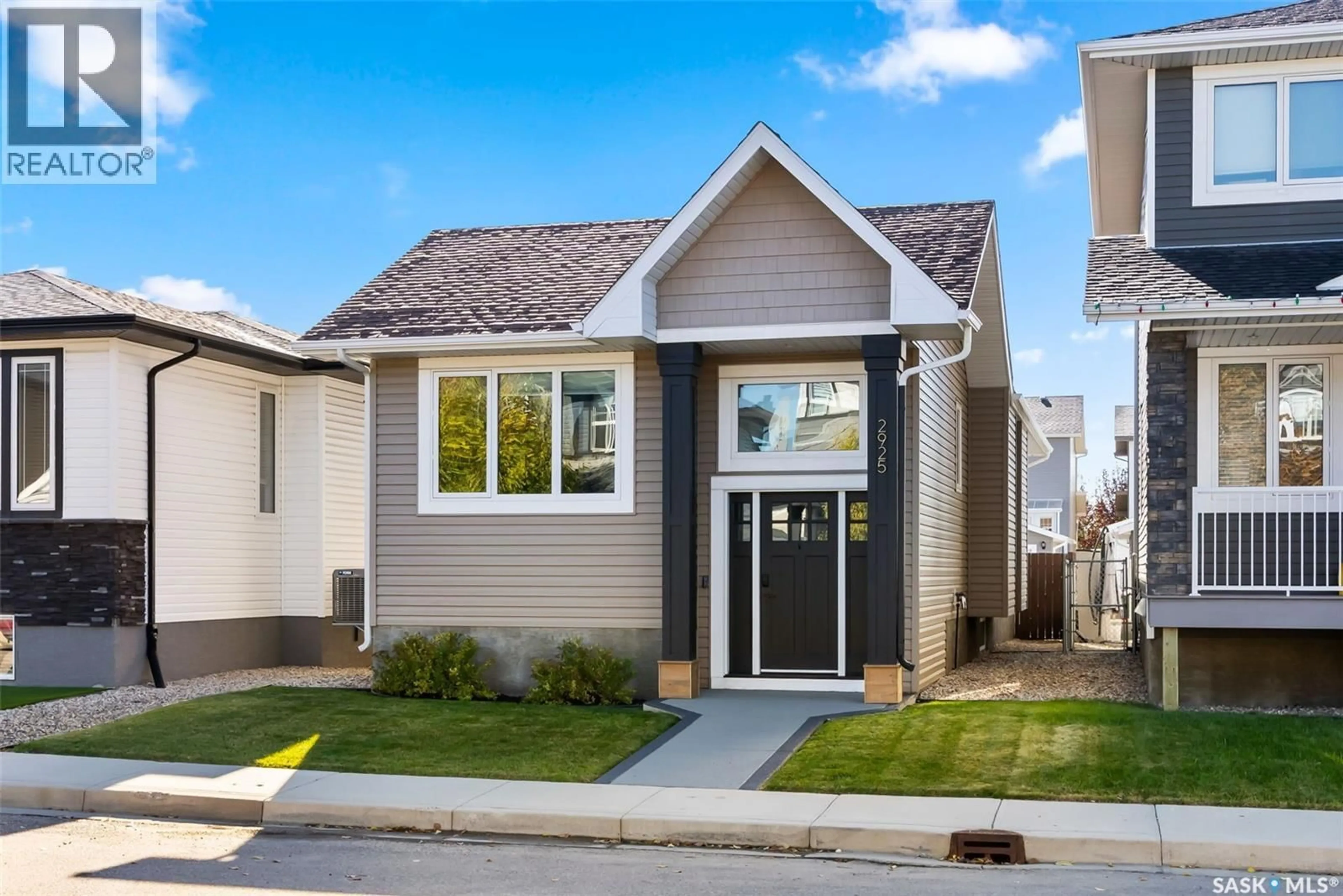 Home with vinyl exterior material, street for 2925 RIDGWAY AVENUE, Regina Saskatchewan S4X0M9