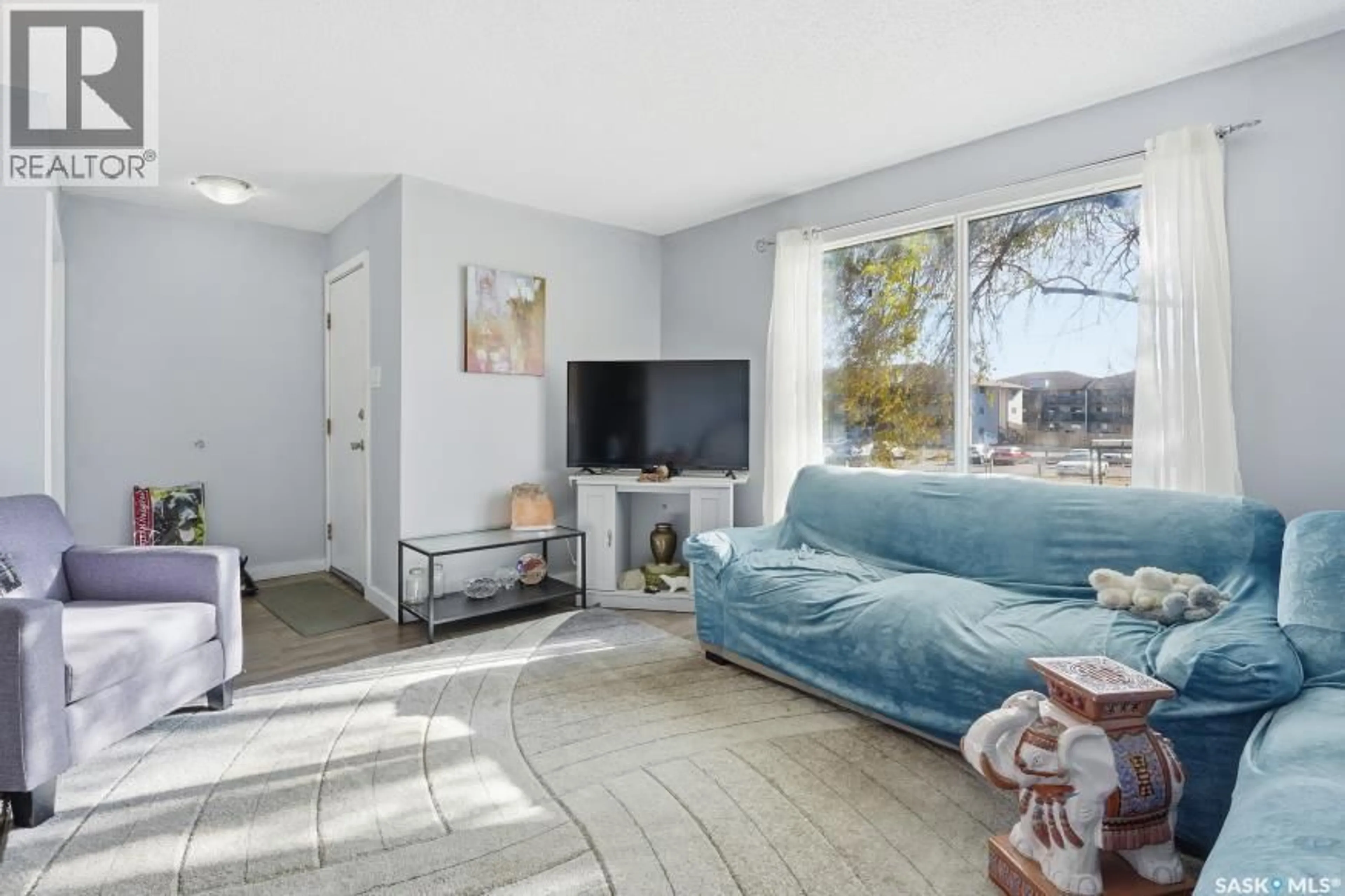 Living room with furniture, unknown for 138-140 CLANCY DRIVE, Saskatoon Saskatchewan S7M4L2