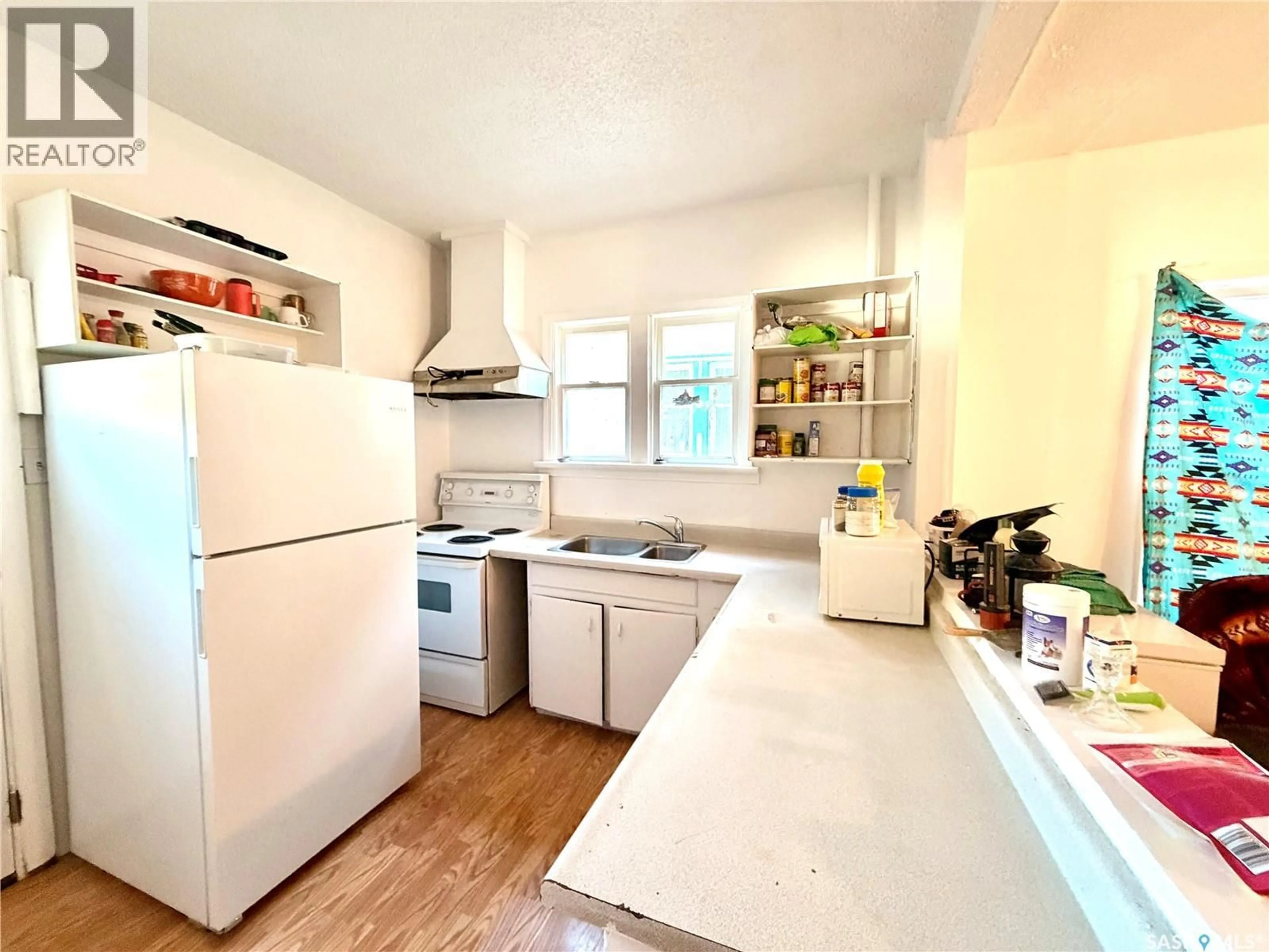 Standard kitchen, unknown for 436 I AVENUE, Saskatoon Saskatchewan S7M1Y4