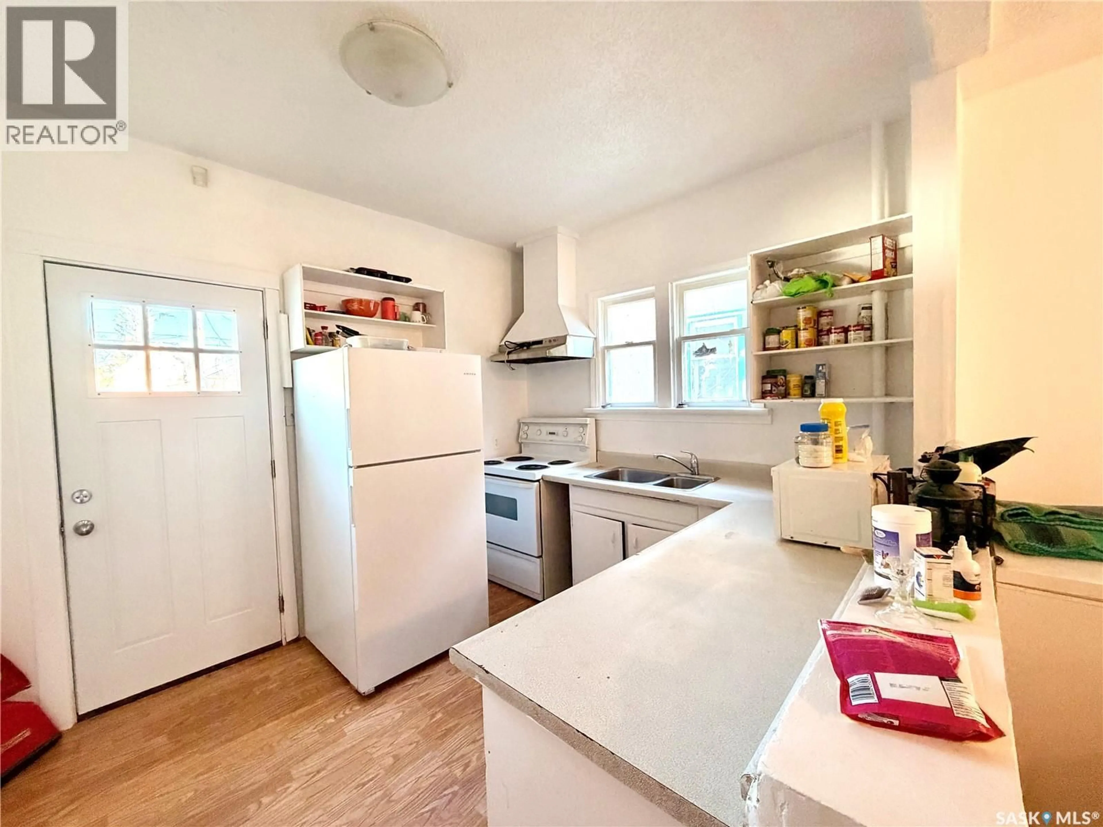 Standard kitchen, unknown for 436 I AVENUE, Saskatoon Saskatchewan S7M1Y4