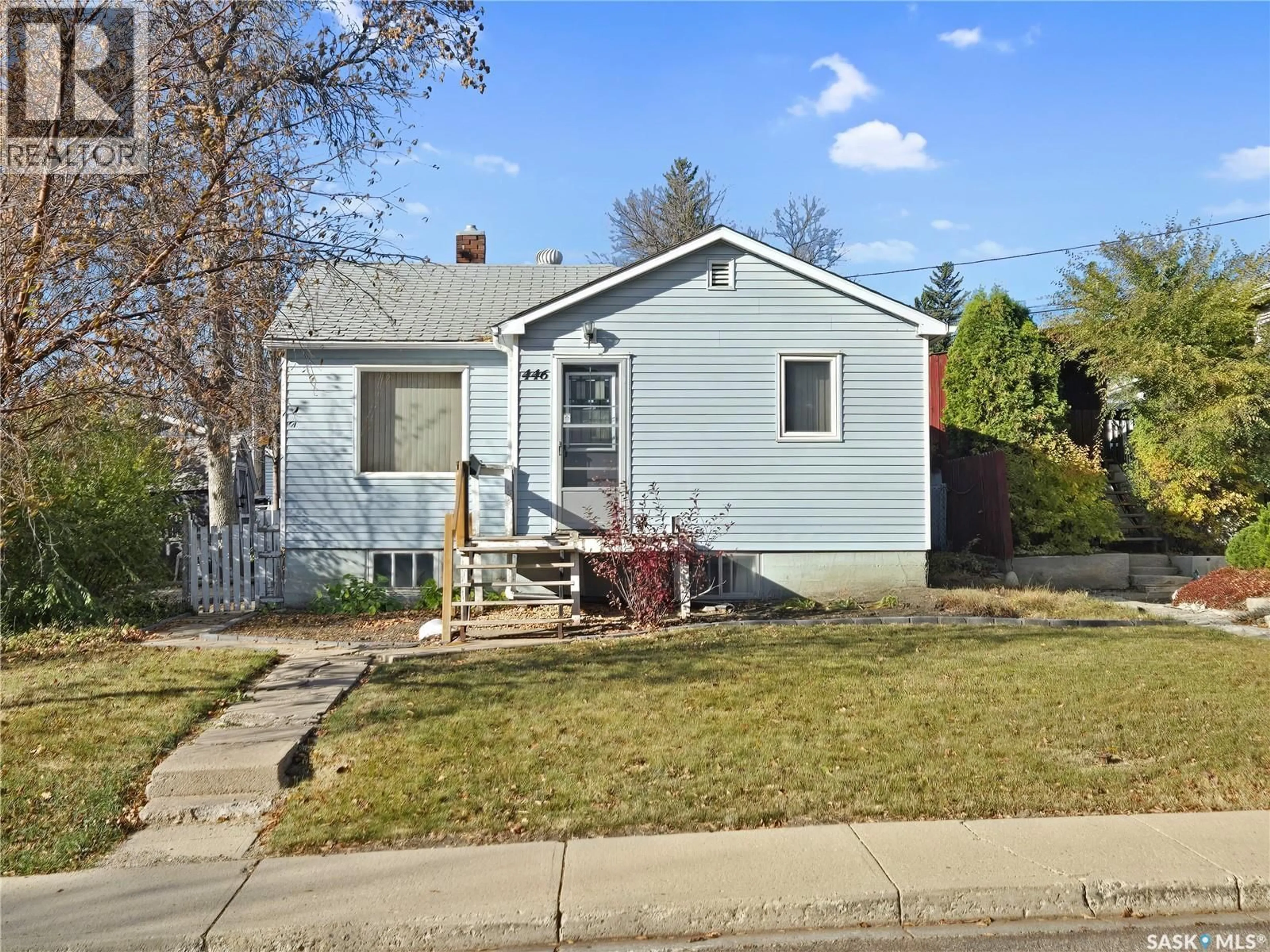 Home with vinyl exterior material, street for 446 2ND AVENUE, Swift Current Saskatchewan S9H0P7