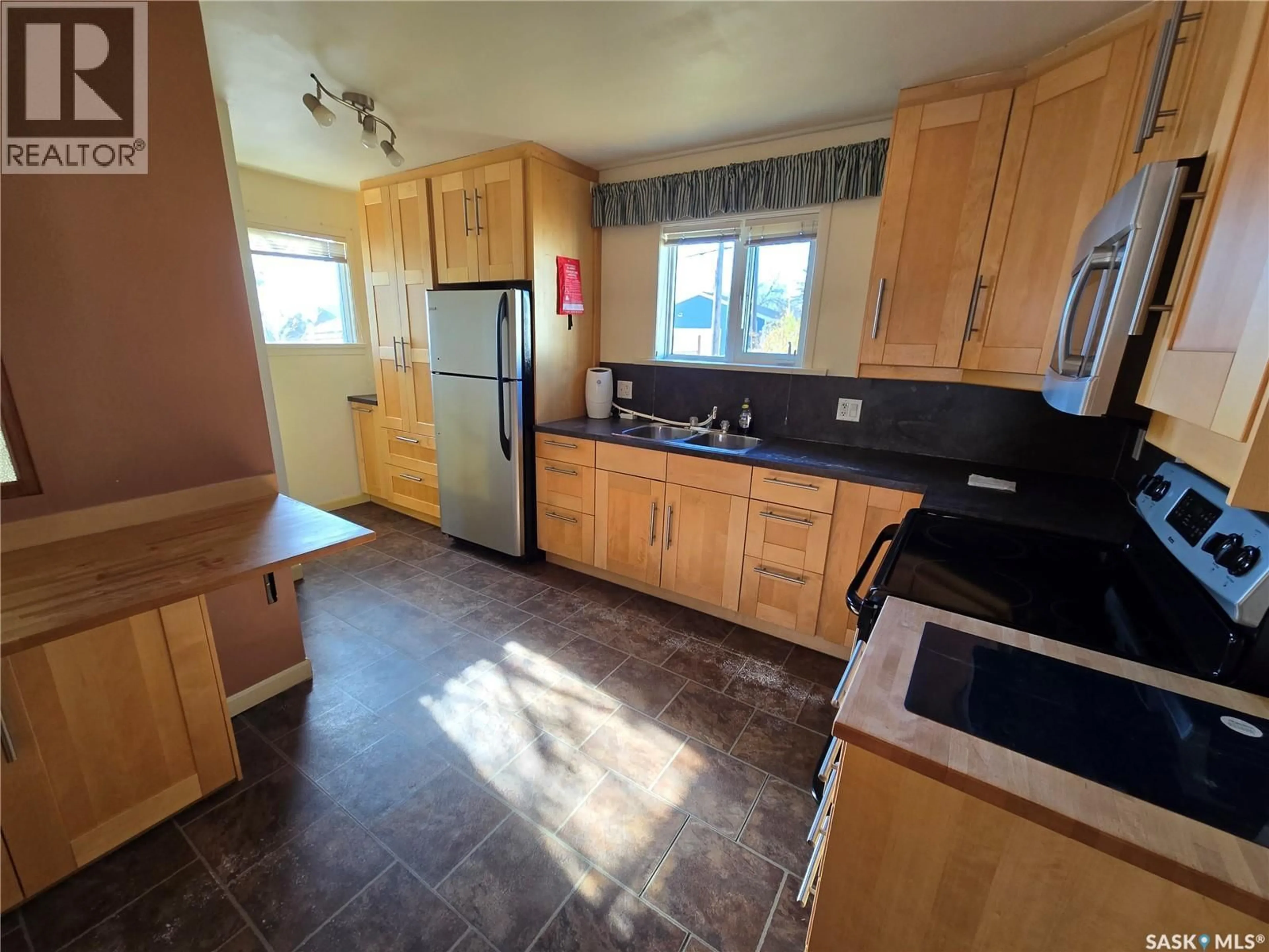 Standard kitchen, unknown for 446 2ND AVENUE, Swift Current Saskatchewan S9H0P7