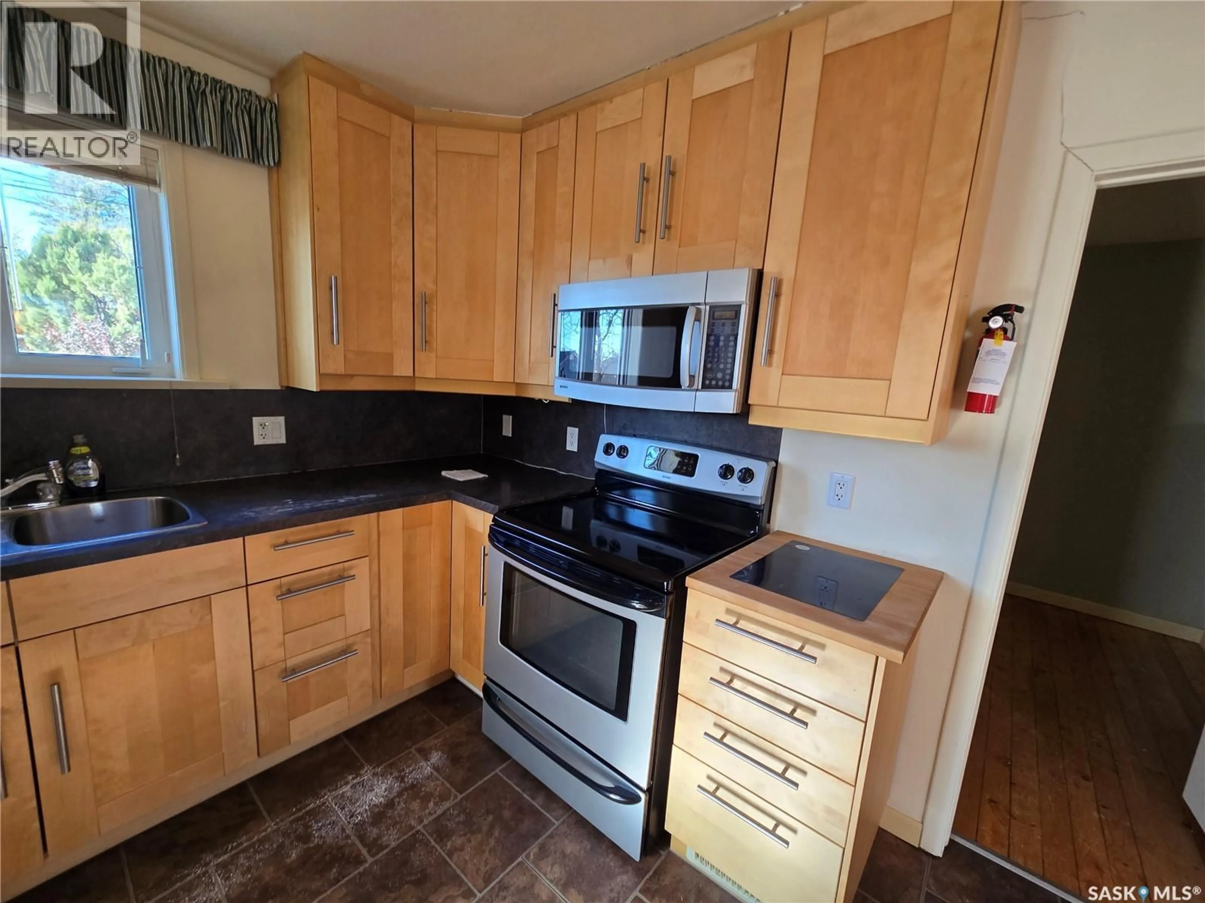 Standard kitchen, unknown for 446 2ND AVENUE, Swift Current Saskatchewan S9H0P7